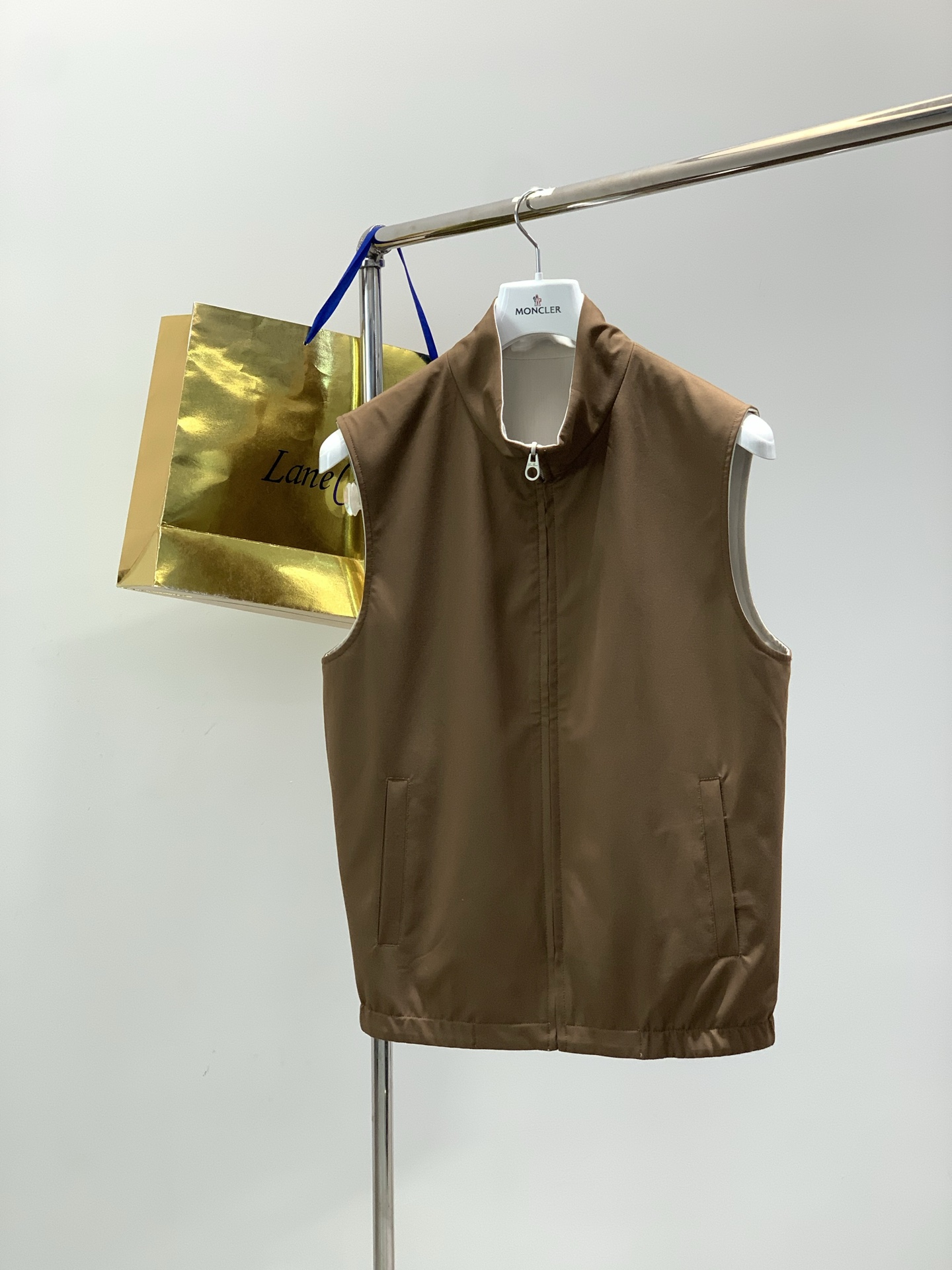 ，Loro Piana(Loro Piana )， 2026春季新品，时尚休闲两面穿马甲，采用进口原版面