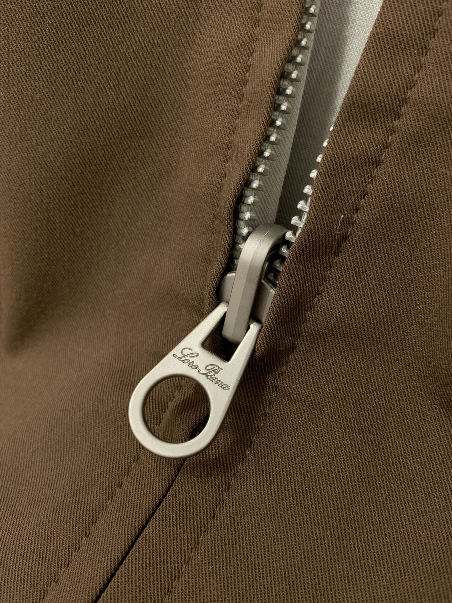 ，Loro Piana(Loro Piana )， 2026春季新品，时尚休闲两面穿马甲，采用进口原版面