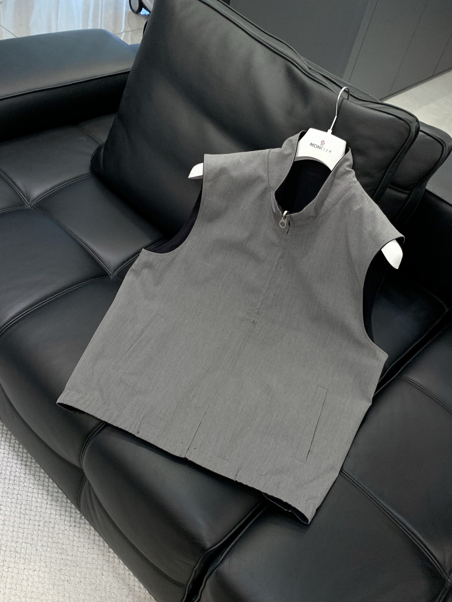 ，Loro Piana(Loro Piana )， 2026春季新品，时尚休闲两面穿马甲，采用进口原版面