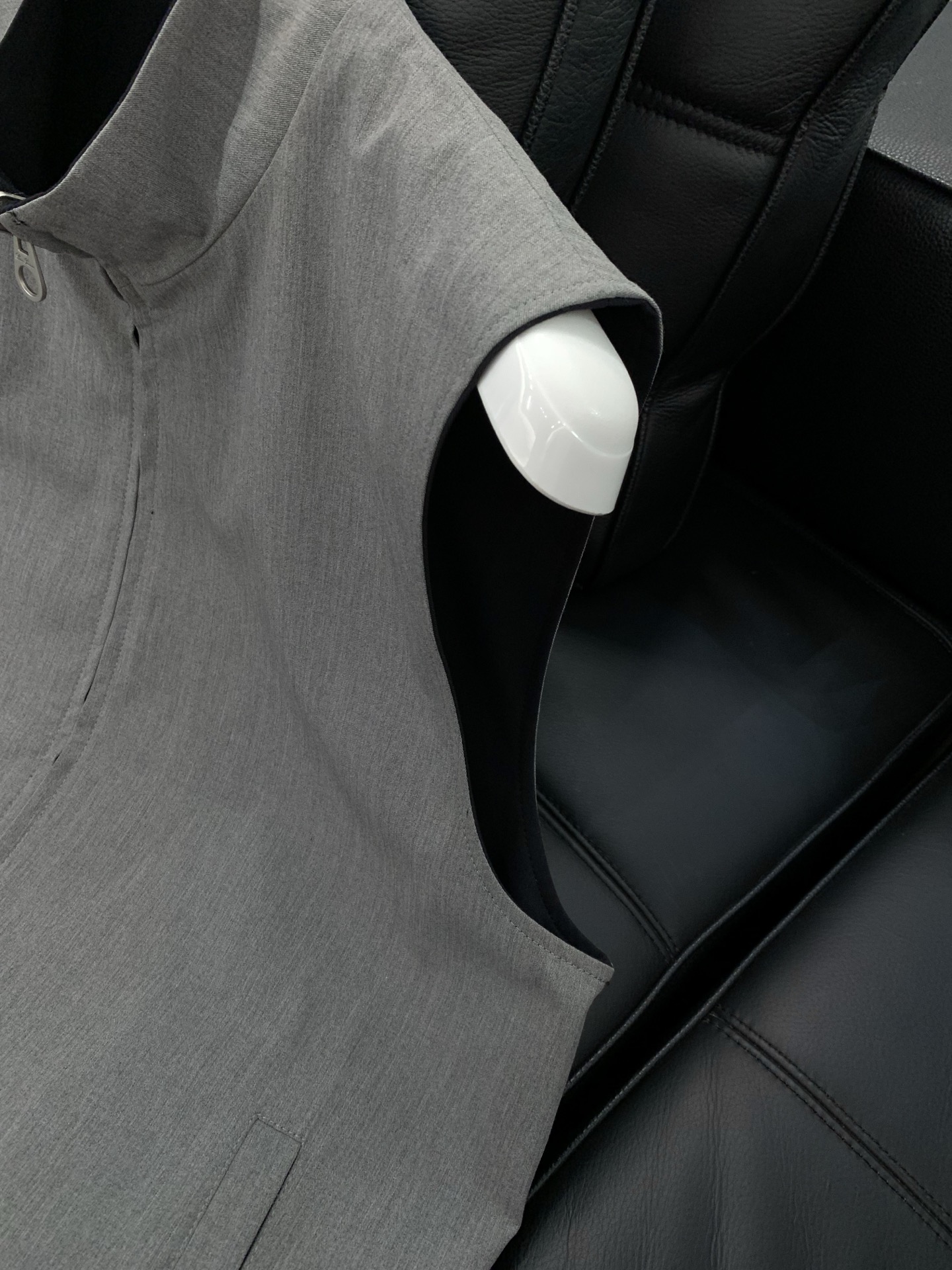 ，Loro Piana(Loro Piana )， 2026春季新品，时尚休闲两面穿马甲，采用进口原版面