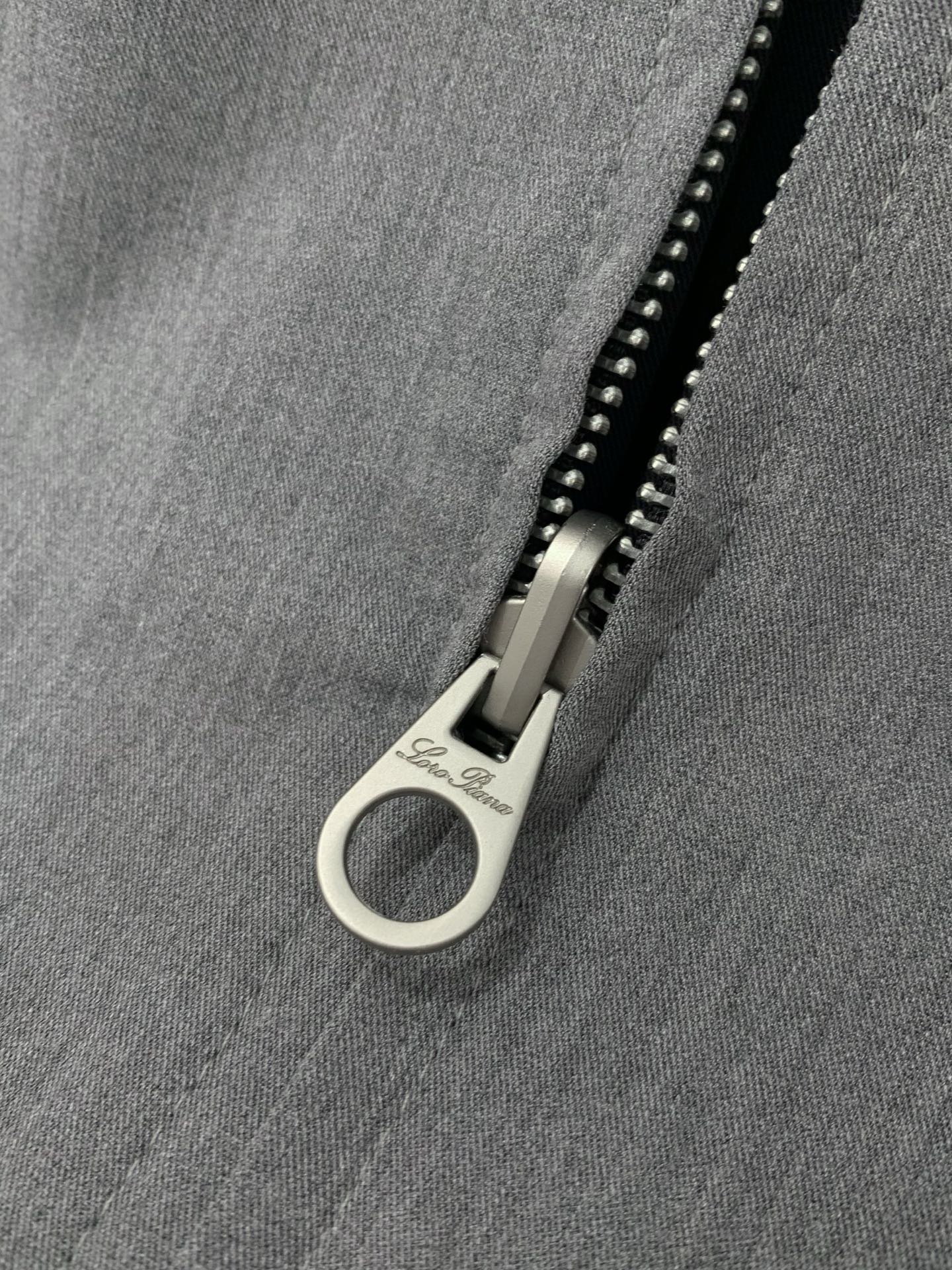 ，Loro Piana(Loro Piana )， 2026春季新品，时尚休闲两面穿马甲，采用进口原版面