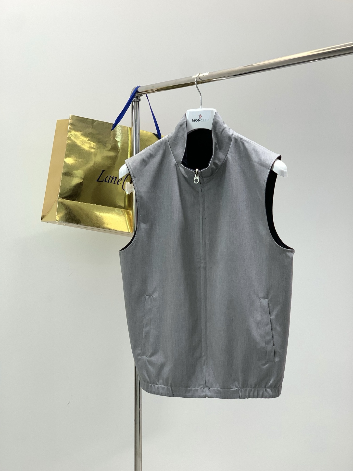 ，Loro Piana(Loro Piana )， 2026春季新品，时尚休闲两面穿马甲，采用进口原版面