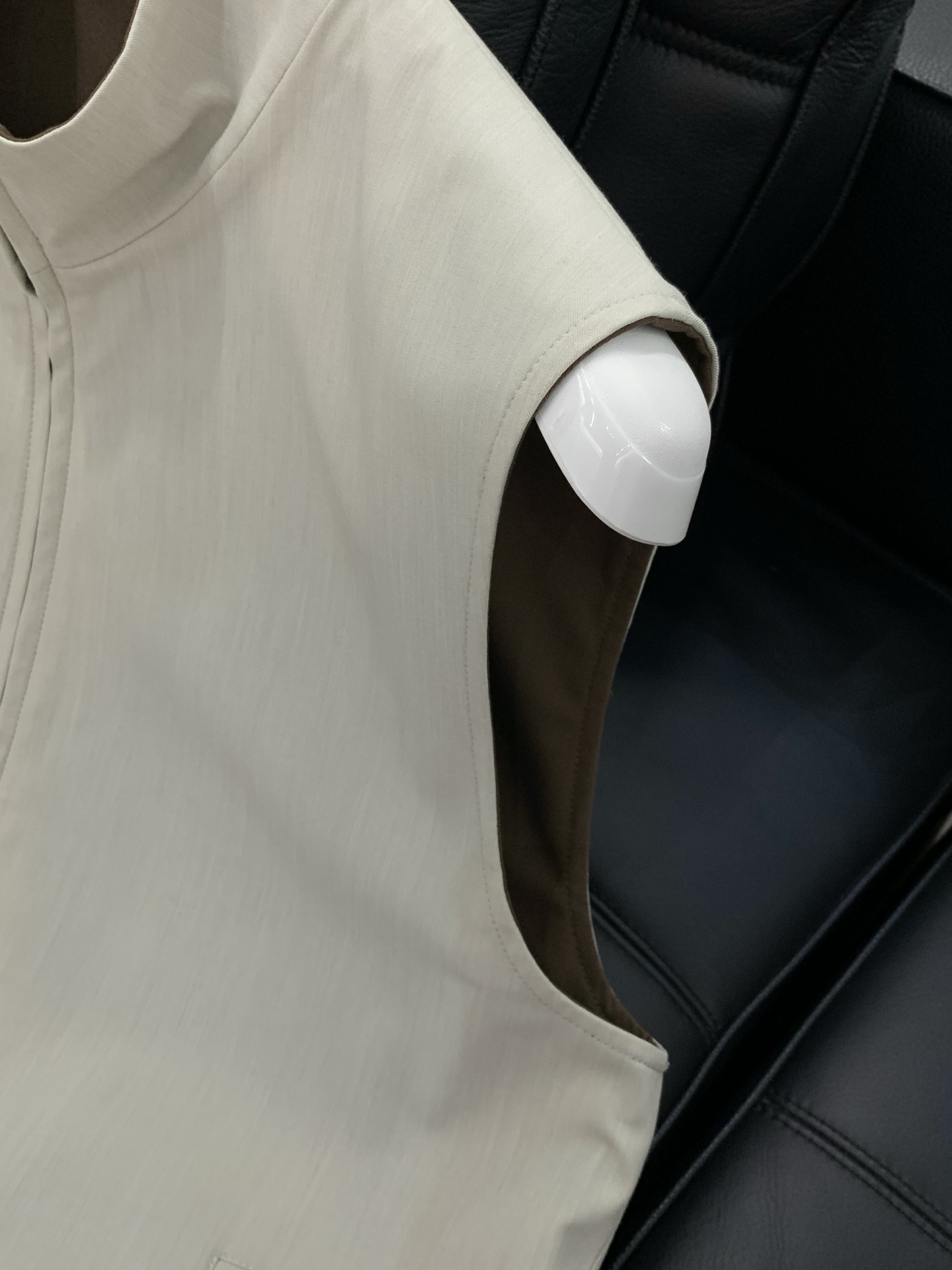 ，Loro Piana(Loro Piana )， 2026春季新品，时尚休闲两面穿马甲，采用进口原版面