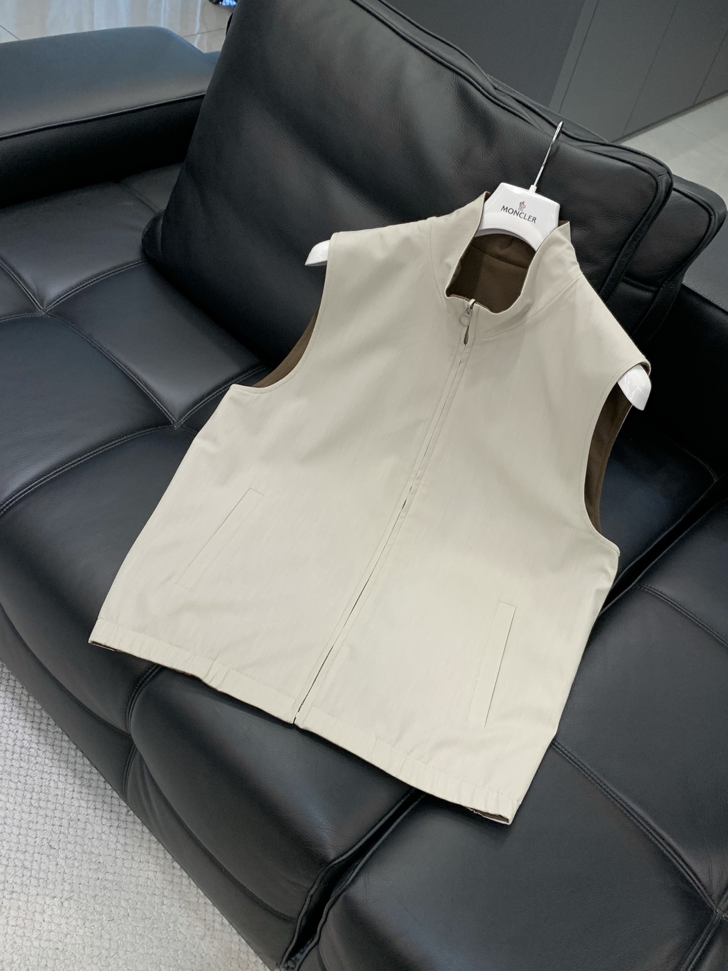 ，Loro Piana(Loro Piana )， 2026春季新品，时尚休闲两面穿马甲，采用进口原版面