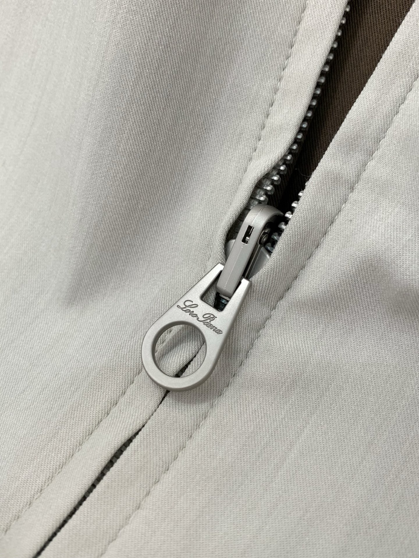 ，Loro Piana(Loro Piana )， 2026春季新品，时尚休闲两面穿马甲，采用进口原版面