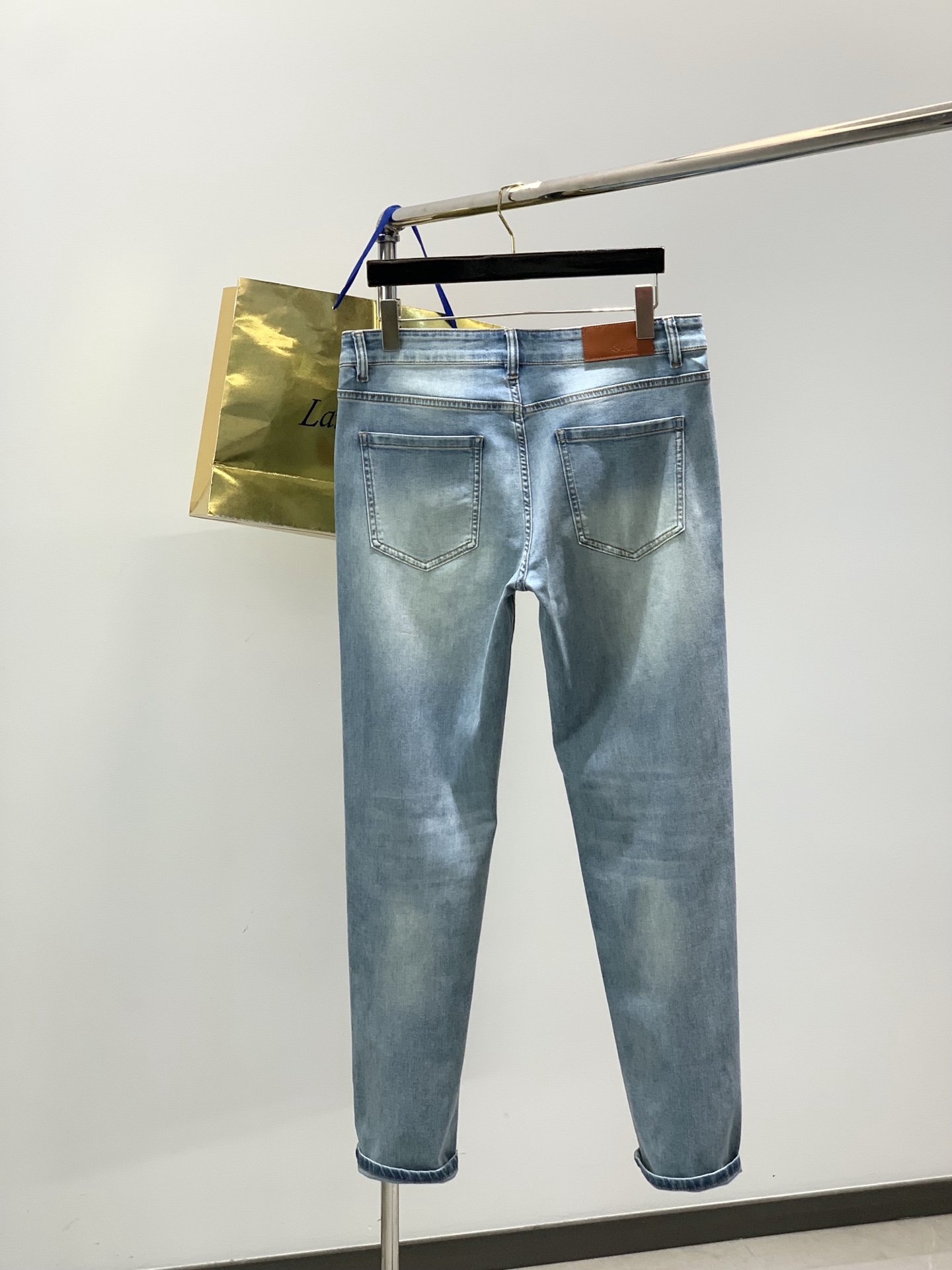 ，Loro Piana(Loro Piana )，2026春季最新品，专柜同步有售，原单狠货，时尚休闲牛