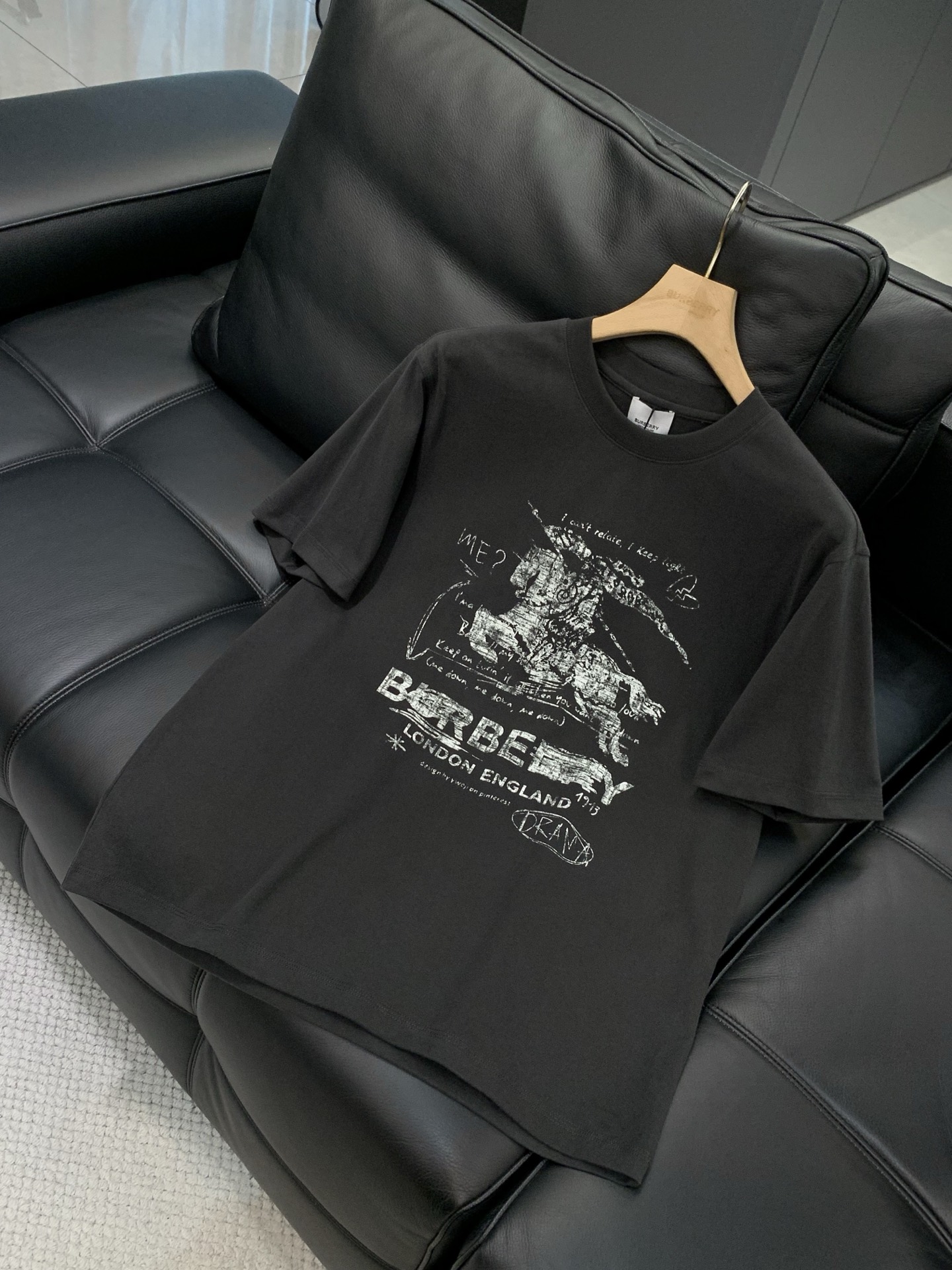 ，Burberry 巴宝莉，2026春夏最新品，专柜同步有售，原单狠货，时尚休闲圆领短袖T恤，进口原版面