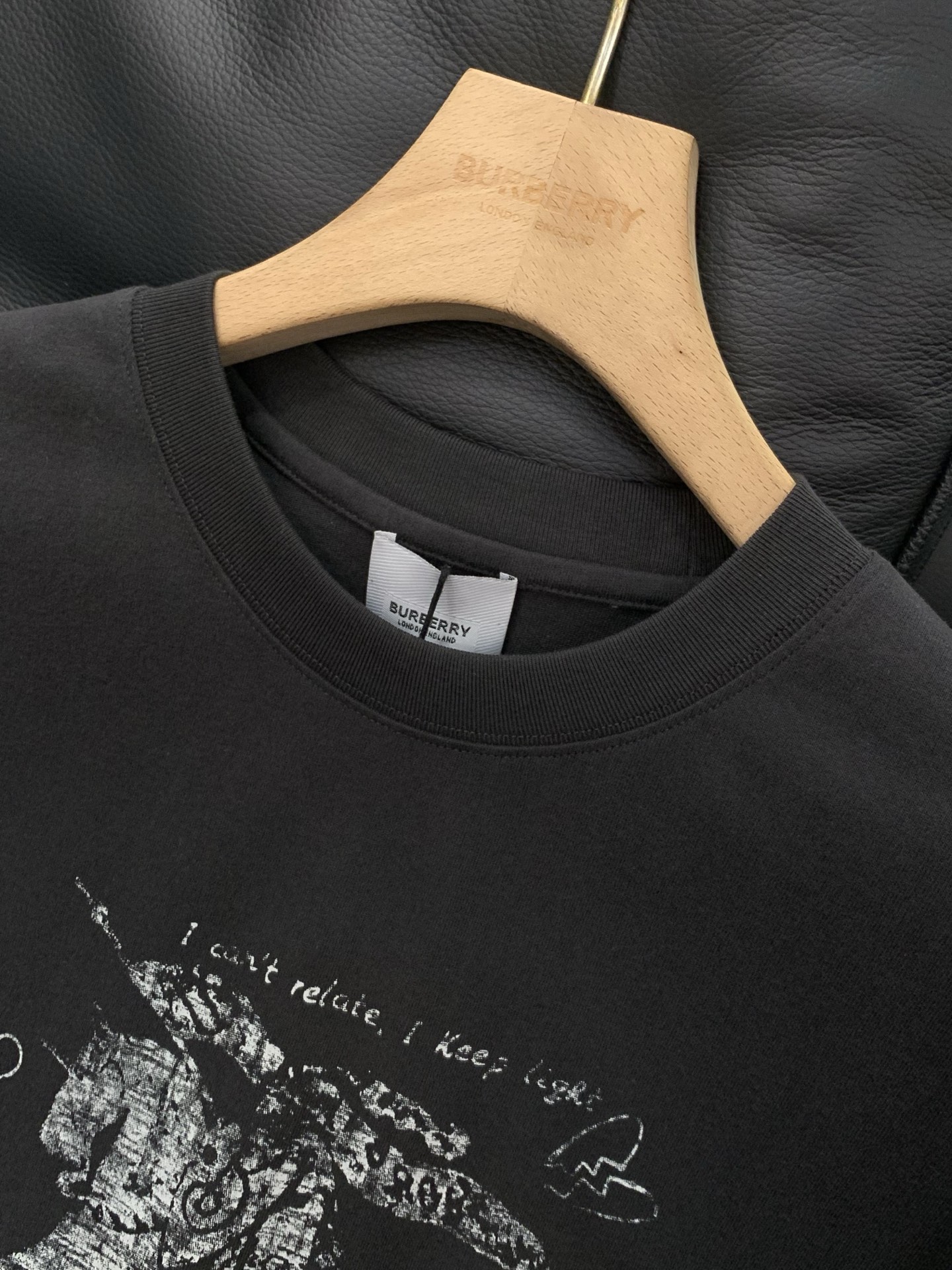 ，Burberry 巴宝莉，2026春夏最新品，专柜同步有售，原单狠货，时尚休闲圆领短袖T恤，进口原版面