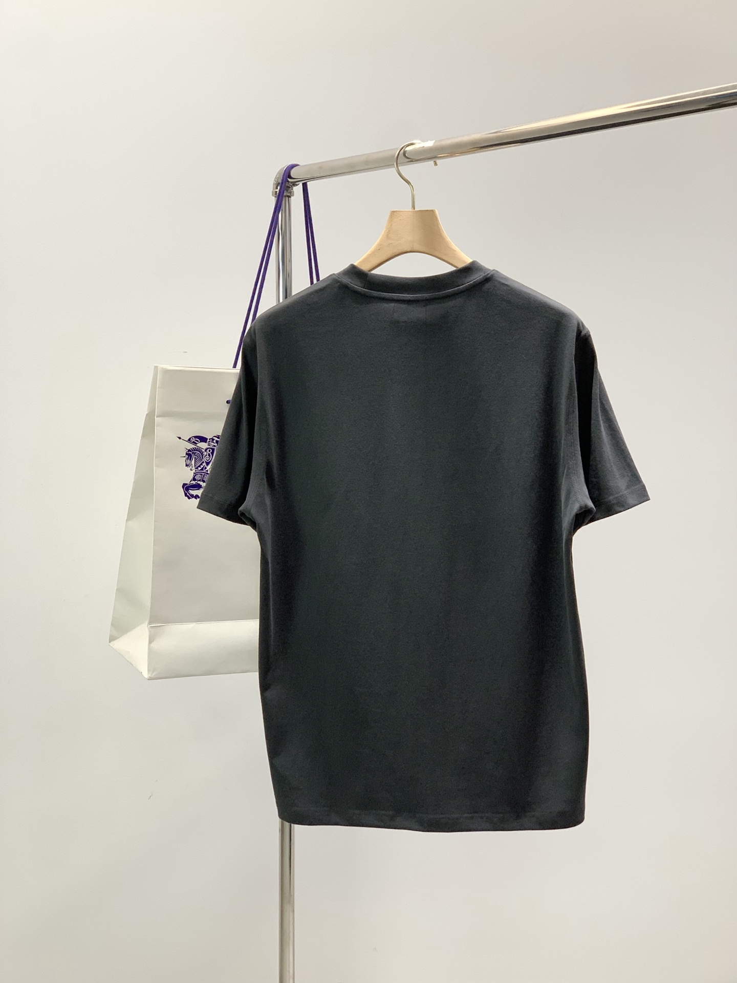 ，Burberry 巴宝莉，2026春夏最新品，专柜同步有售，原单狠货，时尚休闲圆领短袖T恤，进口原版面