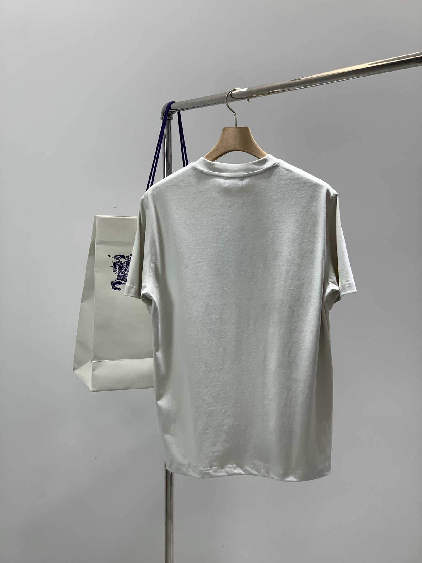 ，Burberry 巴宝莉，2026春夏最新品，专柜同步有售，原单狠货，时尚休闲圆领短袖T恤，进口原版面