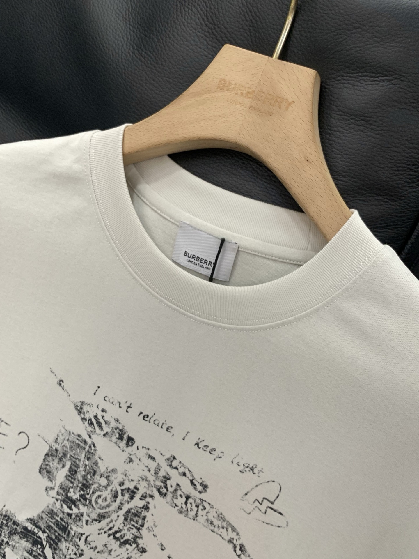 ，Burberry 巴宝莉，2026春夏最新品，专柜同步有售，原单狠货，时尚休闲圆领短袖T恤，进口原版面