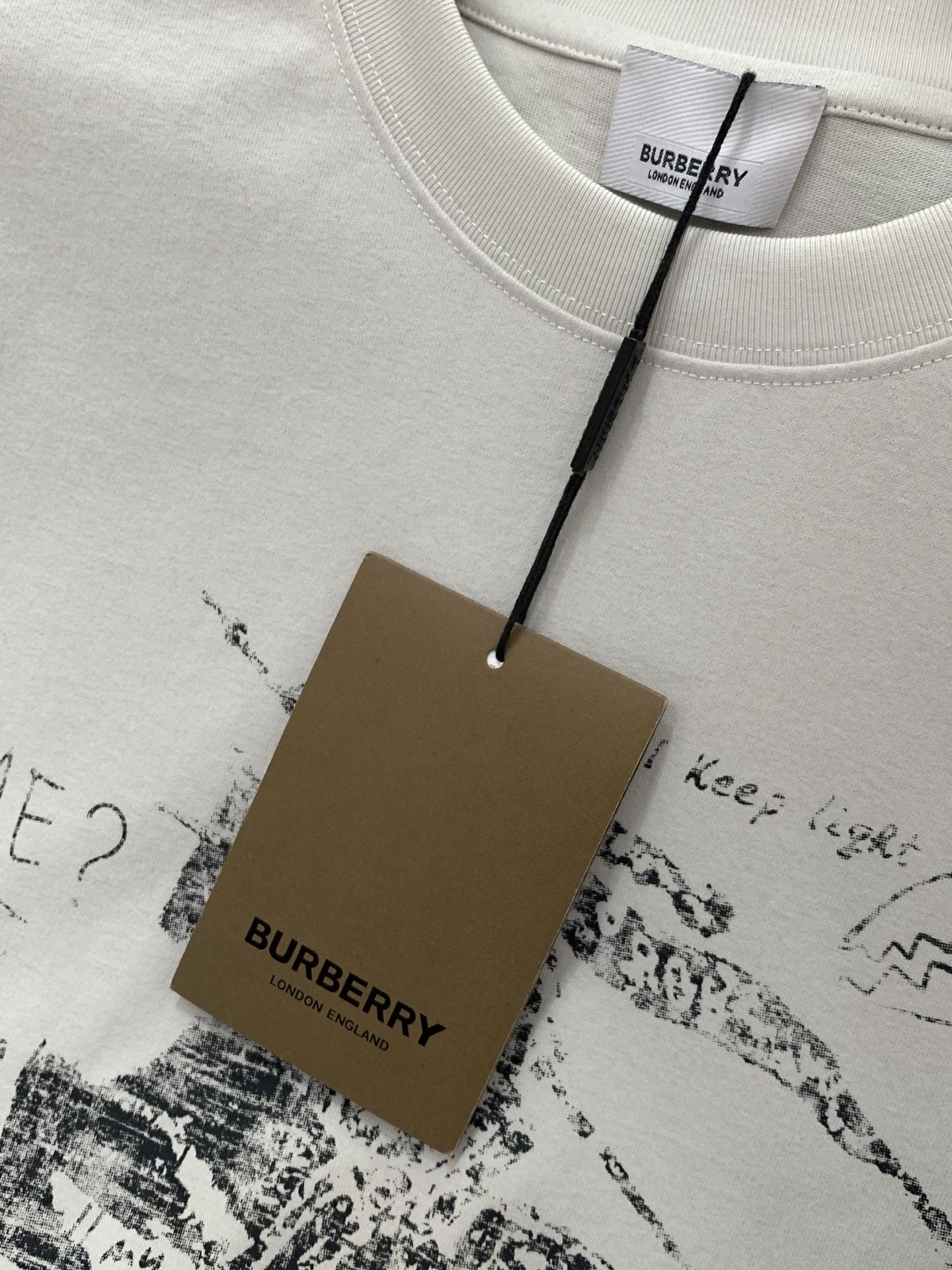 ，Burberry 巴宝莉，2026春夏最新品，专柜同步有售，原单狠货，时尚休闲圆领短袖T恤，进口原版面