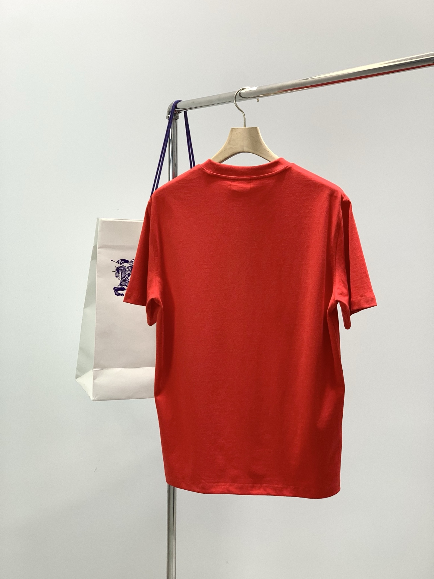 ，Burberry 巴宝莉，2026春夏最新品，专柜同步有售，原单狠货，时尚休闲圆领短袖T恤，进口原版面