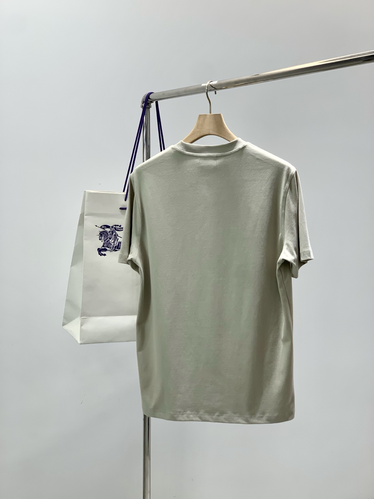 ，Burberry 巴宝莉，2026春夏最新品，专柜同步有售，原单狠货，时尚休闲圆领短袖T恤，进口原版面