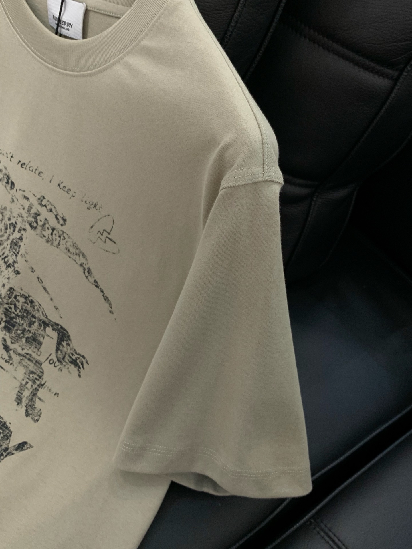 ，Burberry 巴宝莉，2026春夏最新品，专柜同步有售，原单狠货，时尚休闲圆领短袖T恤，进口原版面