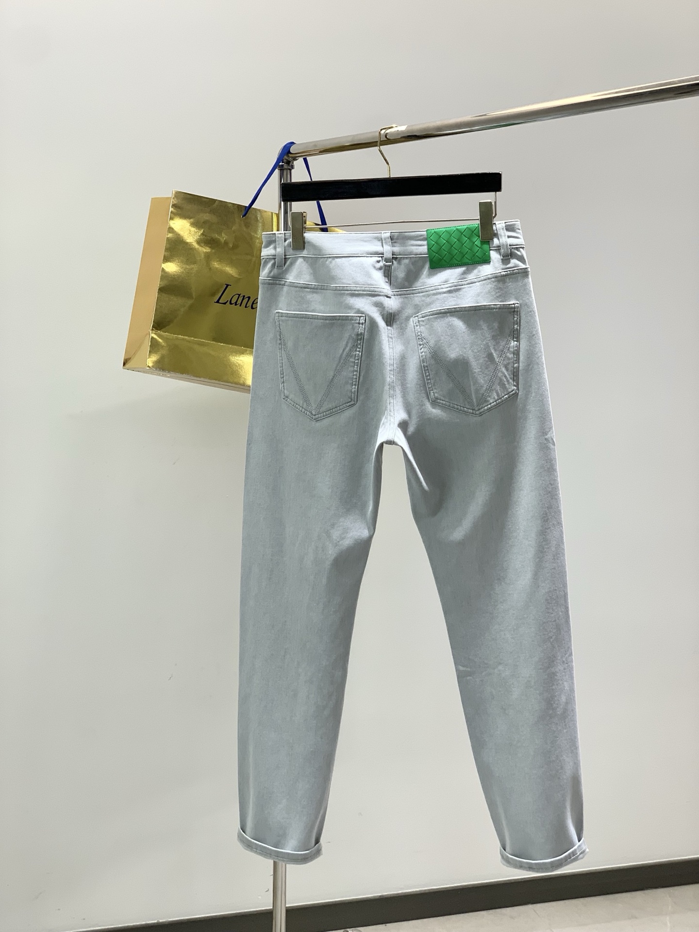 ，Bottega Veneta 葆蝶家，2026春季新品，时尚休闲水洗牛仔裤，专柜同步有售，原单狠货，进
