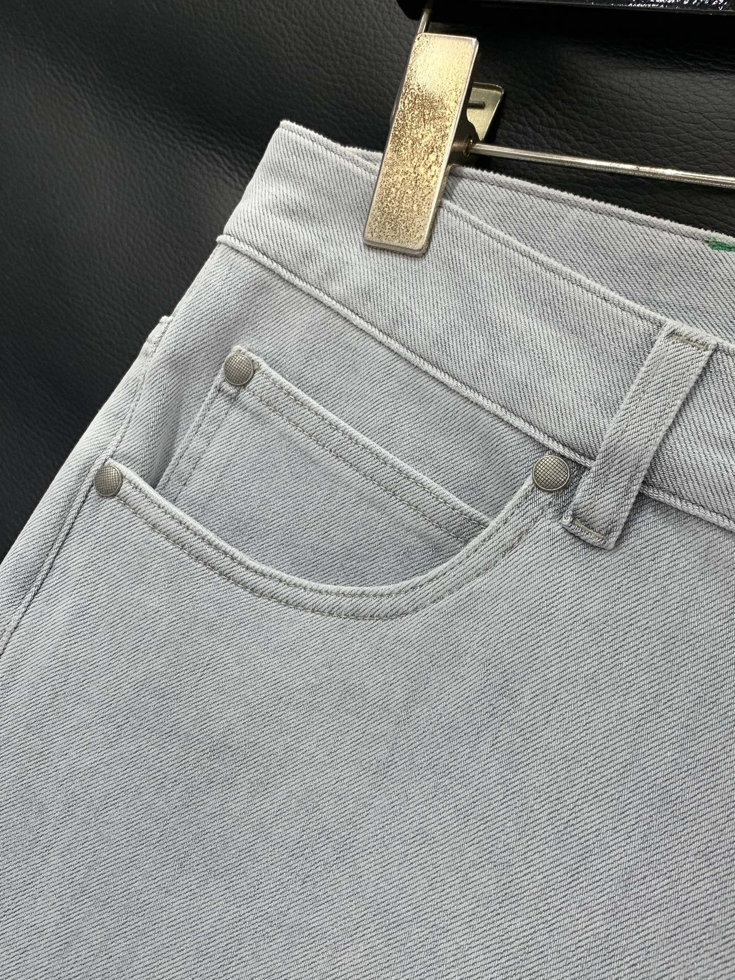 ，Bottega Veneta 葆蝶家，2026春季新品，时尚休闲水洗牛仔裤，专柜同步有售，原单狠货，进