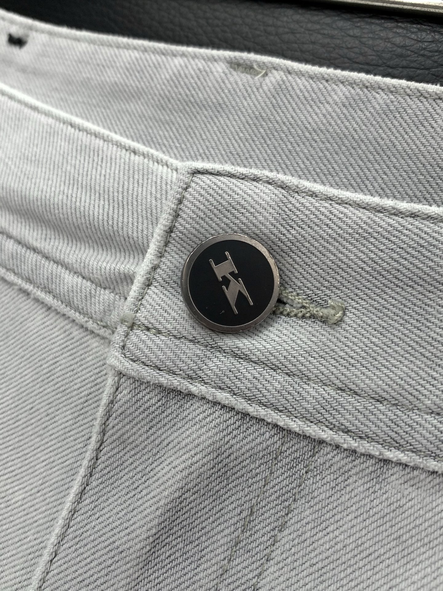 ，Kiton，2026春季最新品，专柜同步有售，时尚休闲水洗牛仔裤，进口原版水洗面料，做工极为复杂，唯一