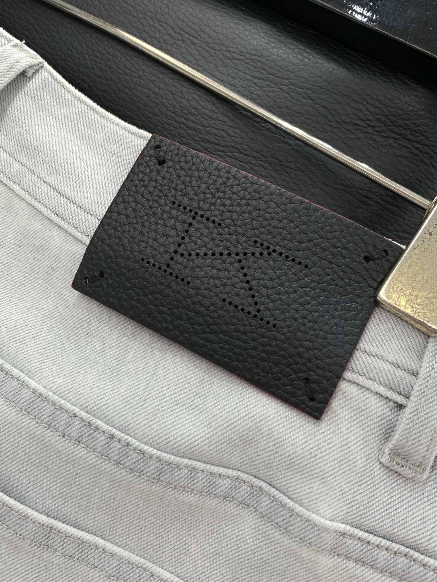 ，Kiton，2026春季最新品，专柜同步有售，时尚休闲水洗牛仔裤，进口原版水洗面料，做工极为复杂，唯一