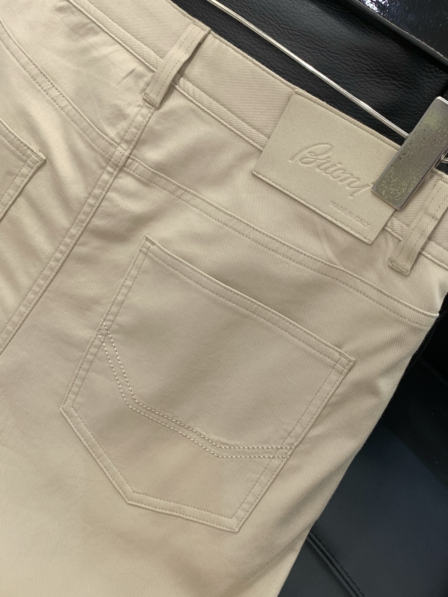 ，Berluti（伯尔鲁帝），2026春季新品，时尚休闲裤，专柜同步有售，原单狠货，进口原版面料，顶级压