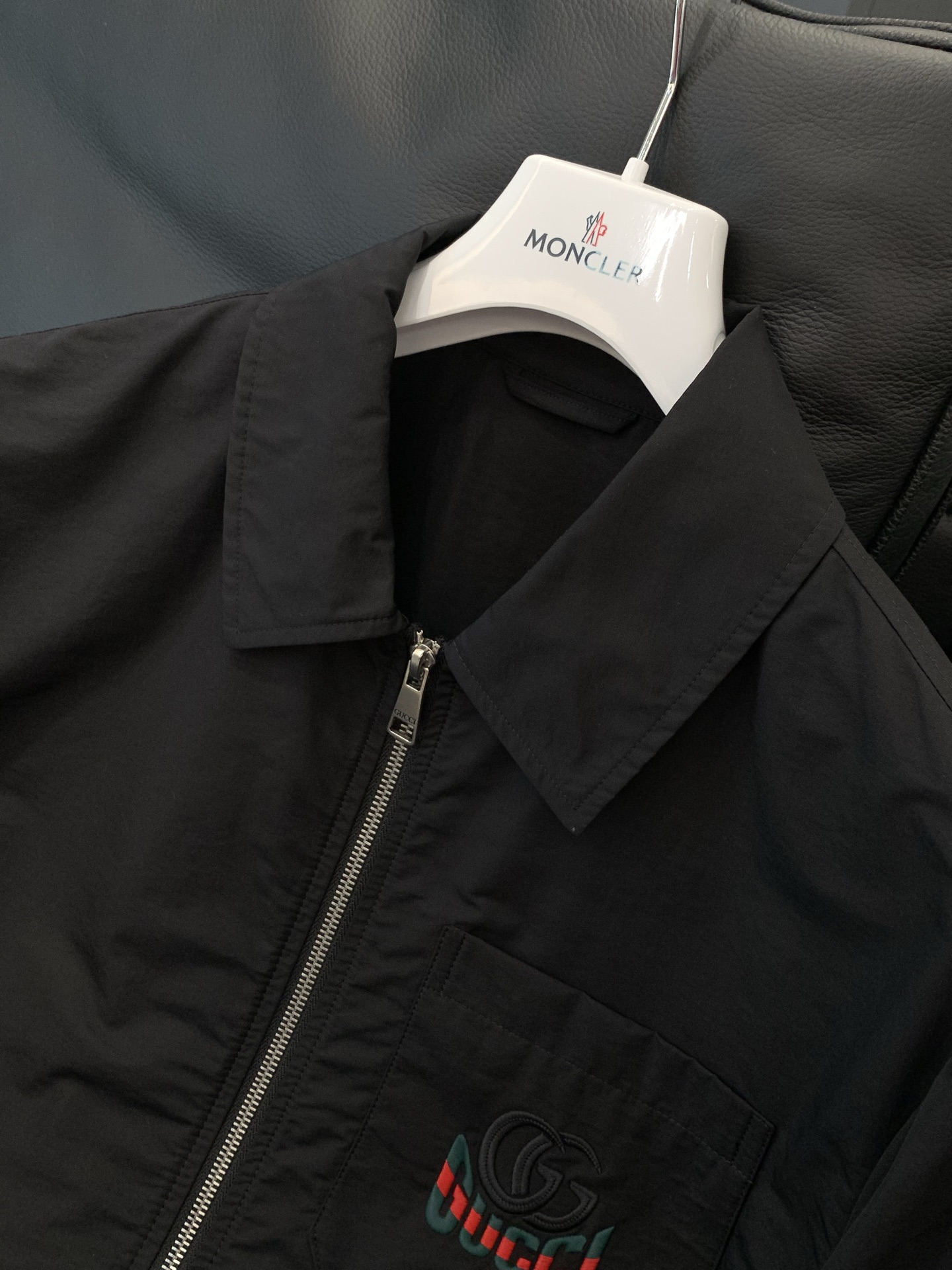 ，Gucci 古驰，2026春季最新款，专柜同步有售，原单狠货，时尚休闲翻领夹克外套，上身很有特点！吸睛