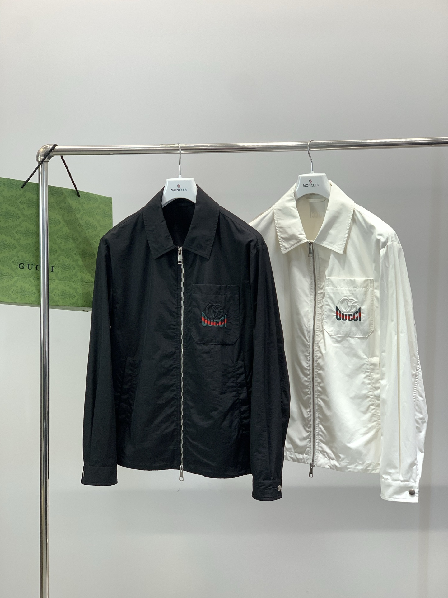 ，Gucci 古驰，2026春季最新款，专柜同步有售，原单狠货，时尚休闲翻领夹克外套，上身很有特点！吸睛