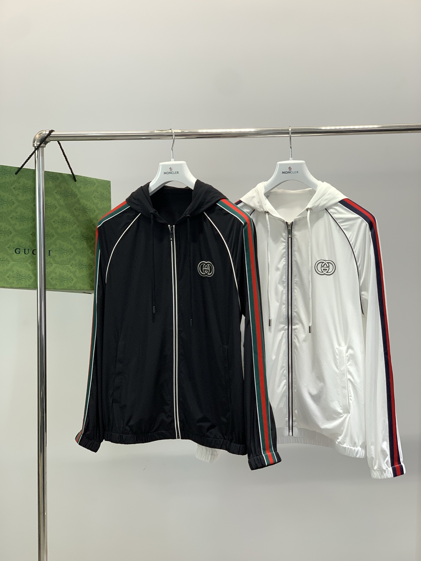 ，Gucci 古驰，2026春季最新款，专柜同步有售，原单狠货，时尚休闲连帽外套，上身很有特点！吸睛而有