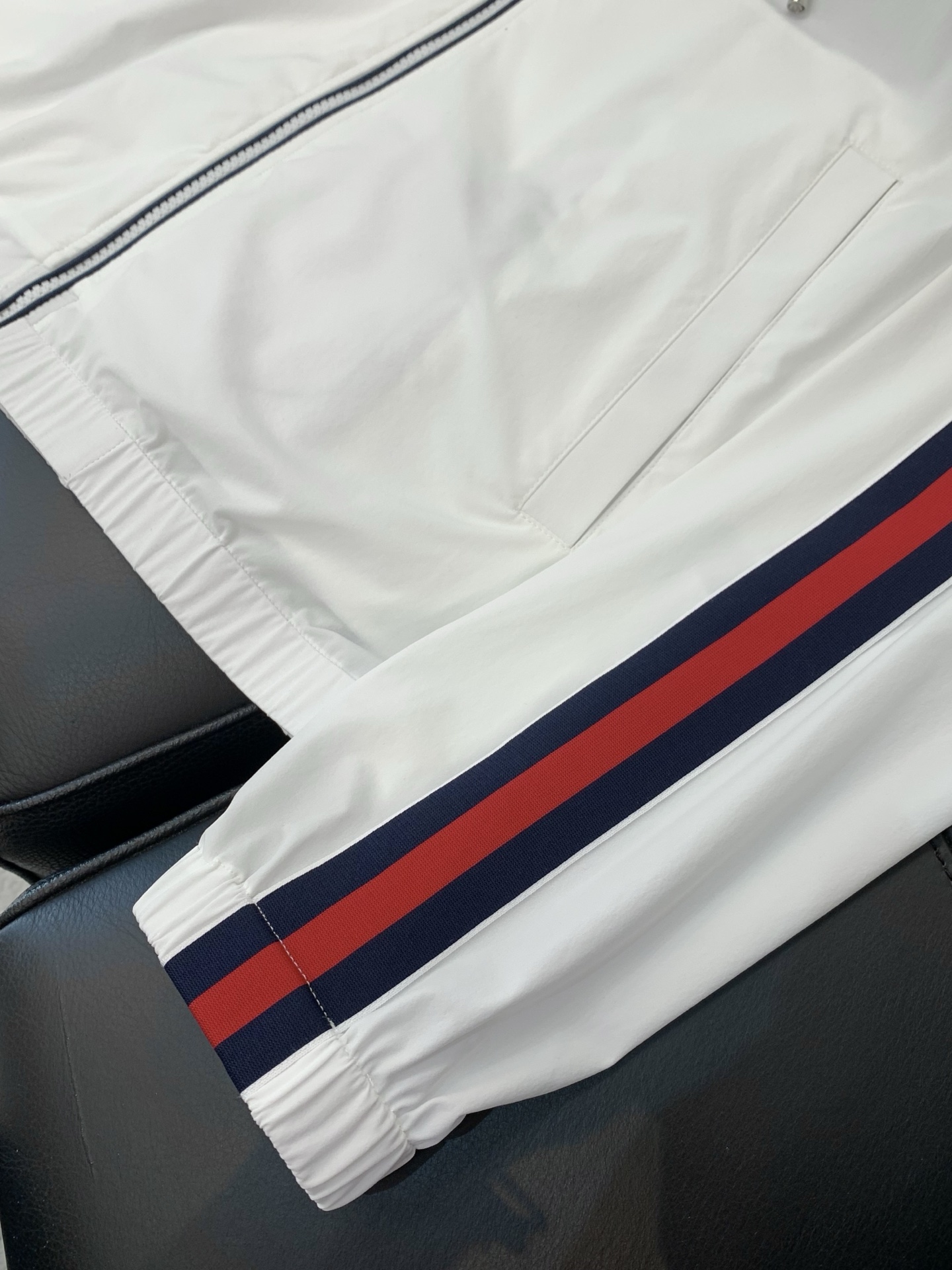 ，Gucci 古驰，2026春季最新款，专柜同步有售，原单狠货，时尚休闲连帽外套，上身很有特点！吸睛而有