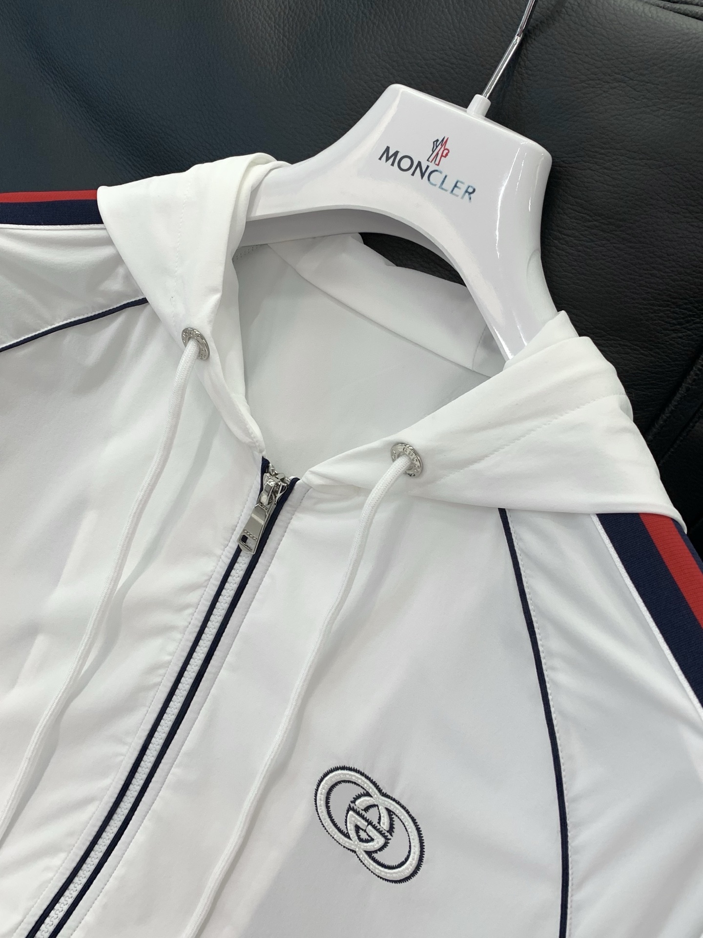 ，Gucci 古驰，2026春季最新款，专柜同步有售，原单狠货，时尚休闲连帽外套，上身很有特点！吸睛而有