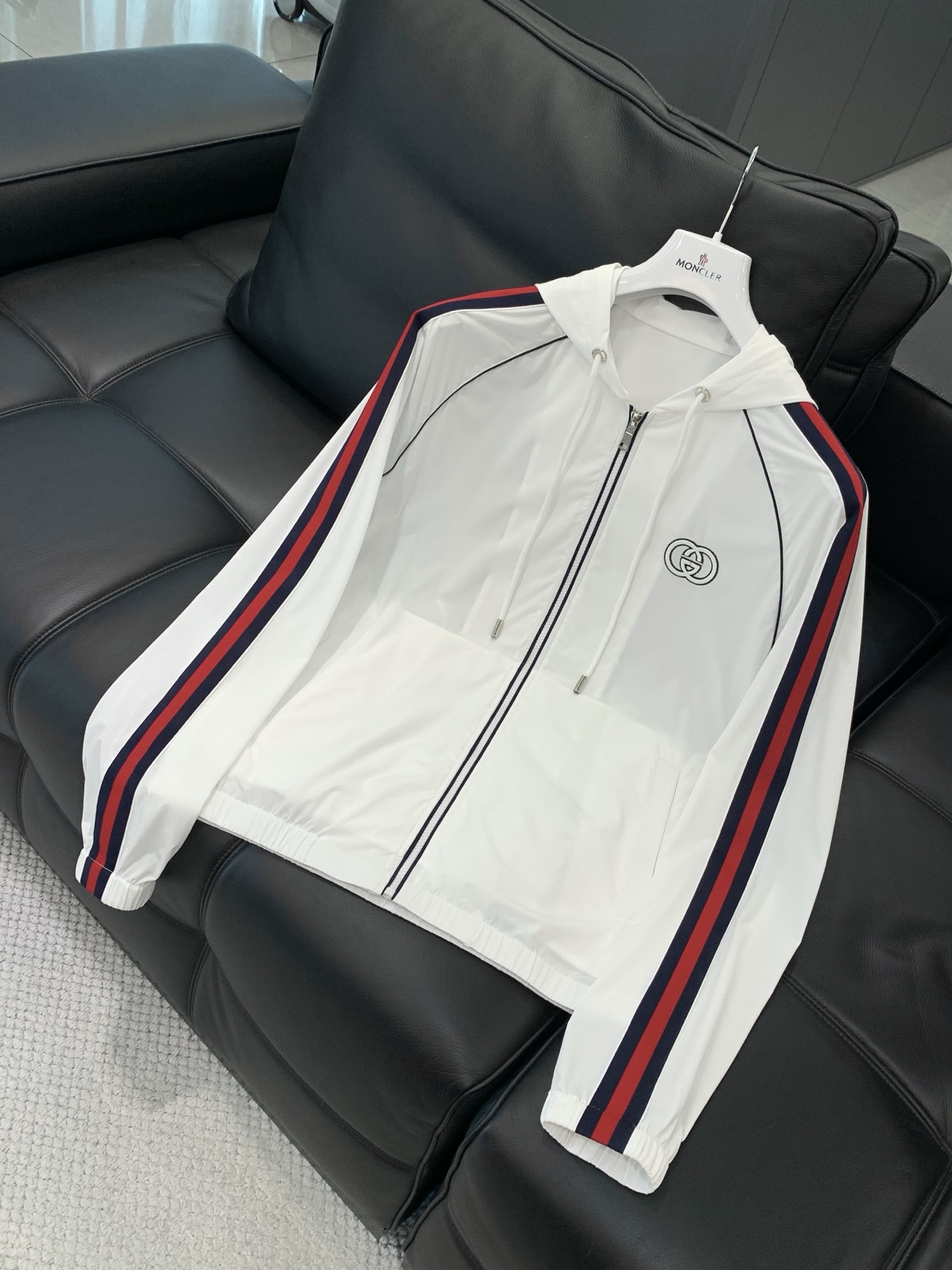 ，Gucci 古驰，2026春季最新款，专柜同步有售，原单狠货，时尚休闲连帽外套，上身很有特点！吸睛而有