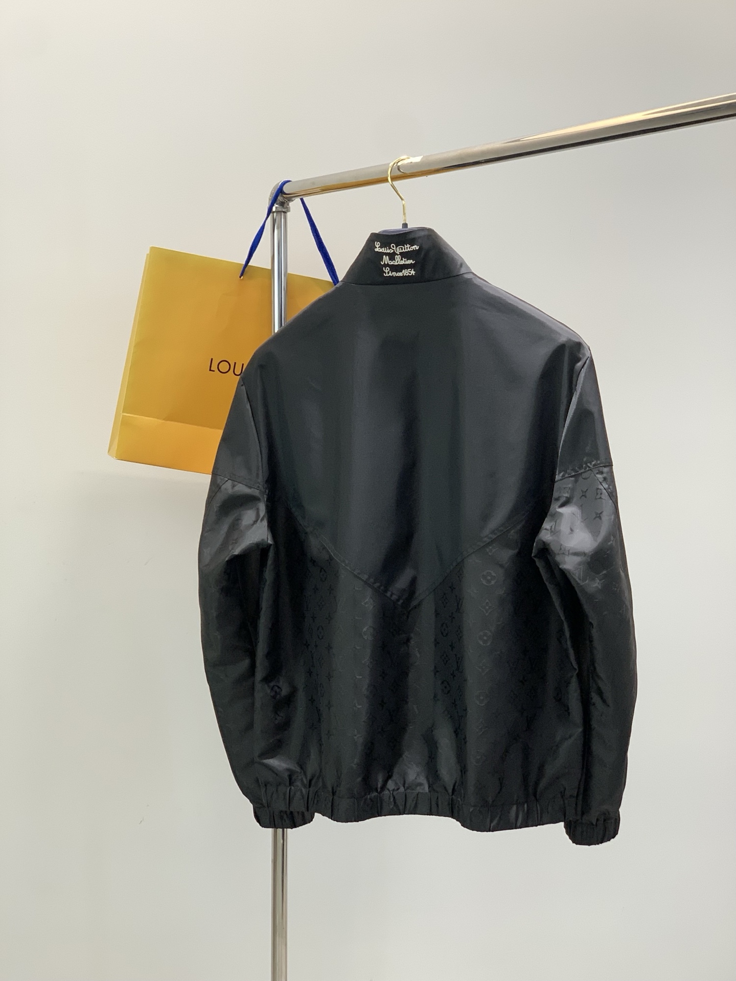 ，LouisVuitton 路易威登，春季最新款，专柜同步有售，原单狠货，时尚休闲立领夹克外套，上身很有