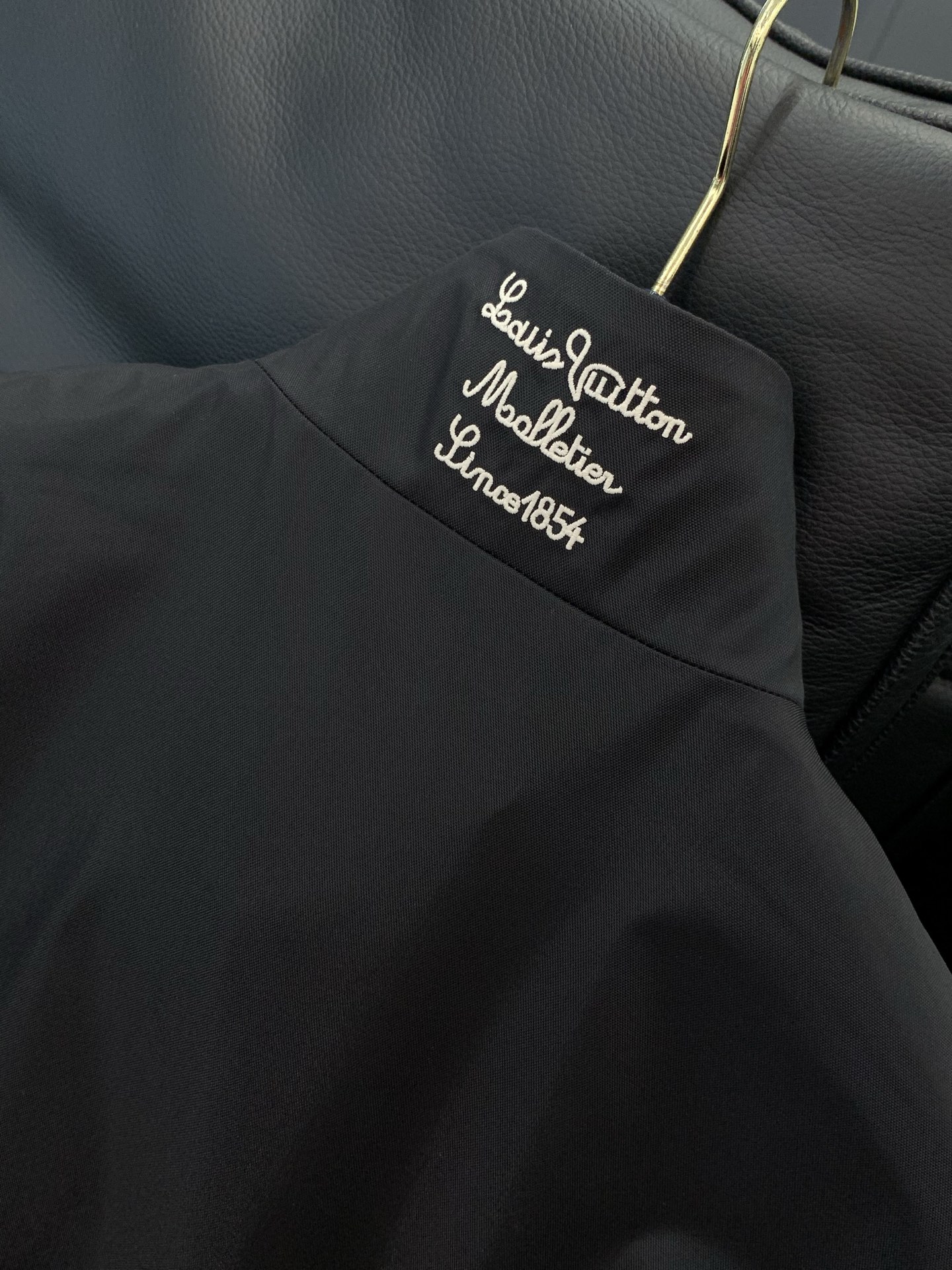 ，LouisVuitton 路易威登，春季最新款，专柜同步有售，原单狠货，时尚休闲立领夹克外套，上身很有