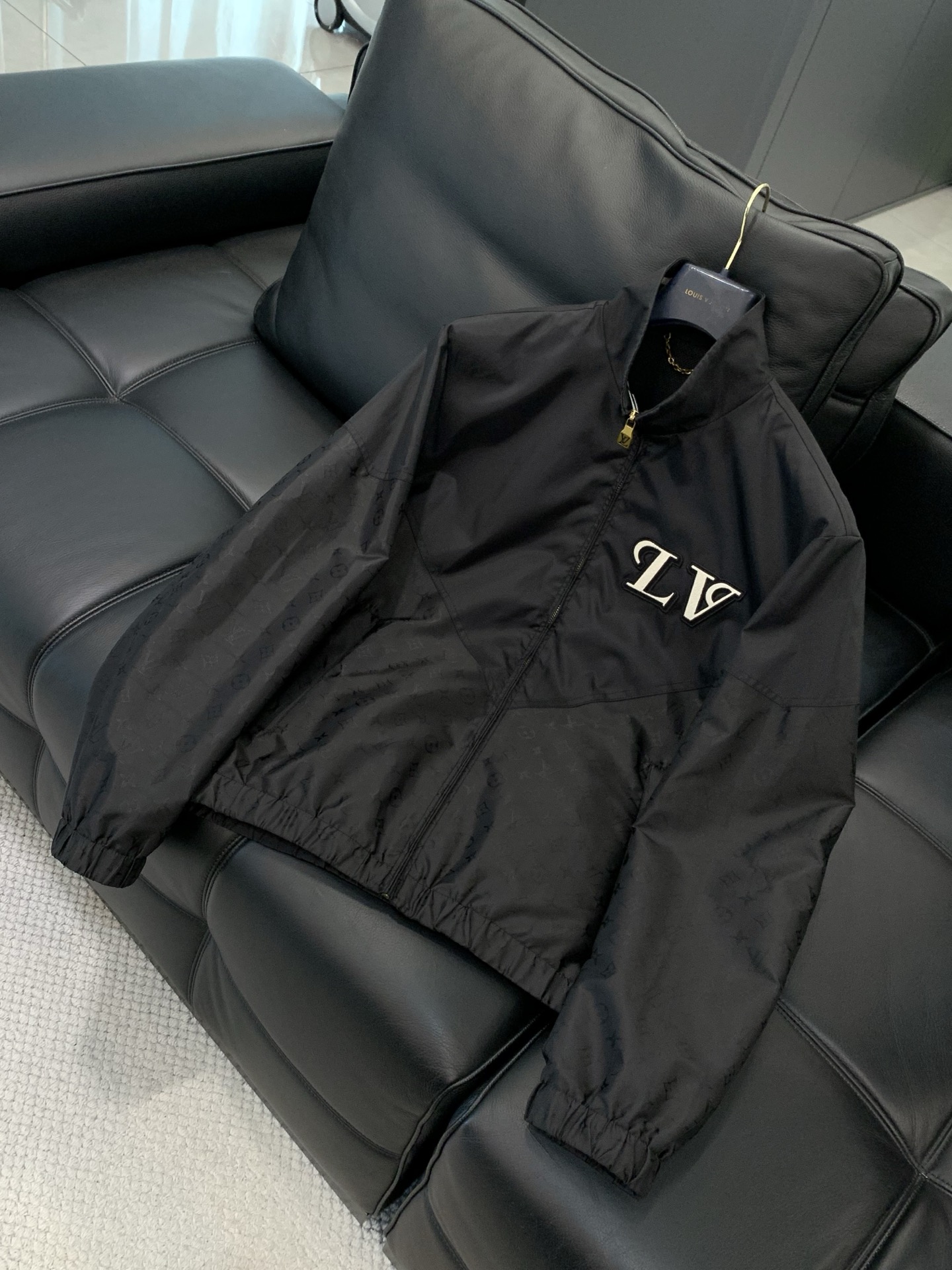 ，LouisVuitton 路易威登，春季最新款，专柜同步有售，原单狠货，时尚休闲立领夹克外套，上身很有