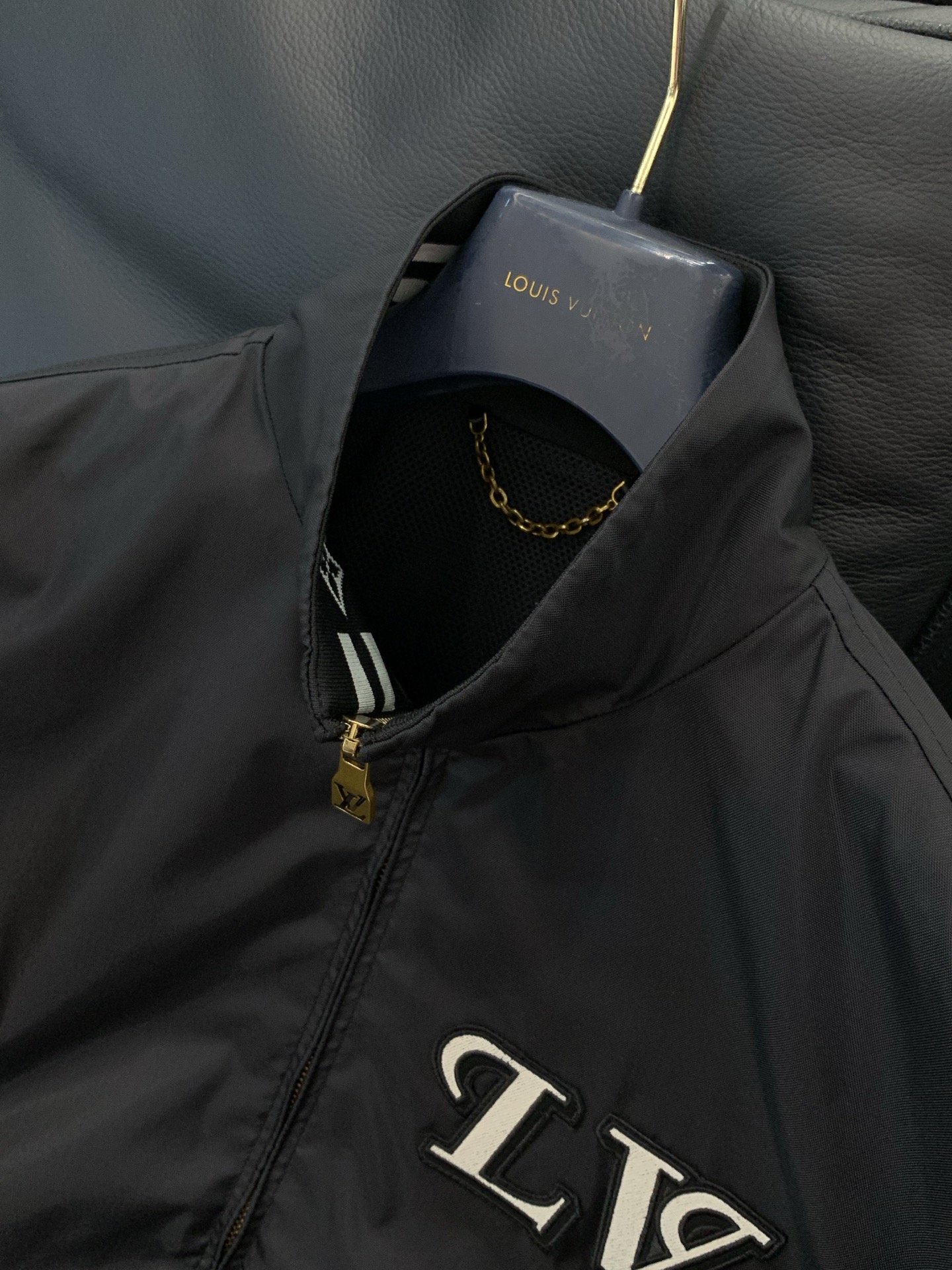 ，LouisVuitton 路易威登，春季最新款，专柜同步有售，原单狠货，时尚休闲立领夹克外套，上身很有