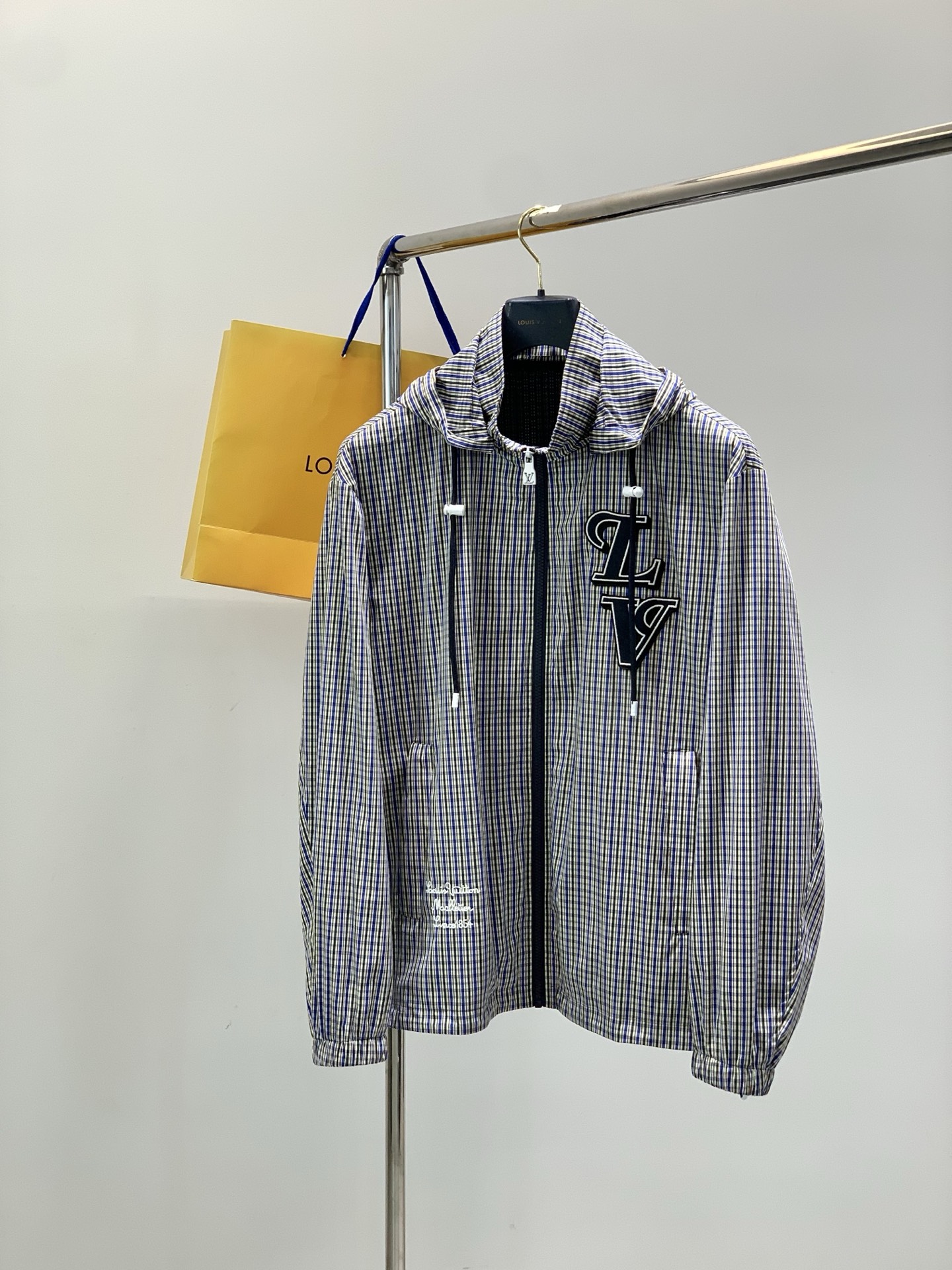 ，LouisVuitton 路易威登，春季最新款，专柜同步有售，原单狠货，时尚休闲连帽夹克外套，上身很有