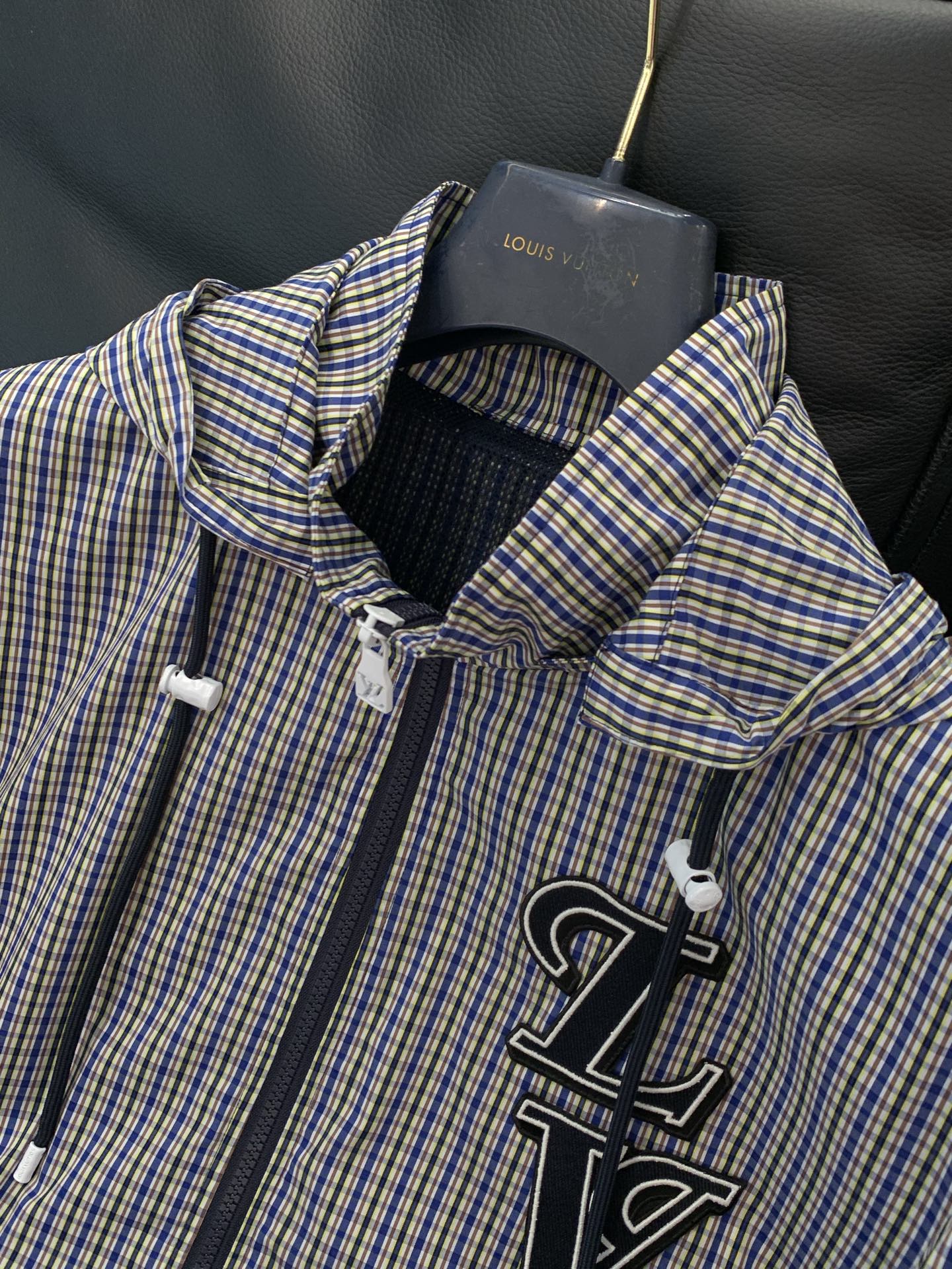 ，LouisVuitton 路易威登，春季最新款，专柜同步有售，原单狠货，时尚休闲连帽夹克外套，上身很有