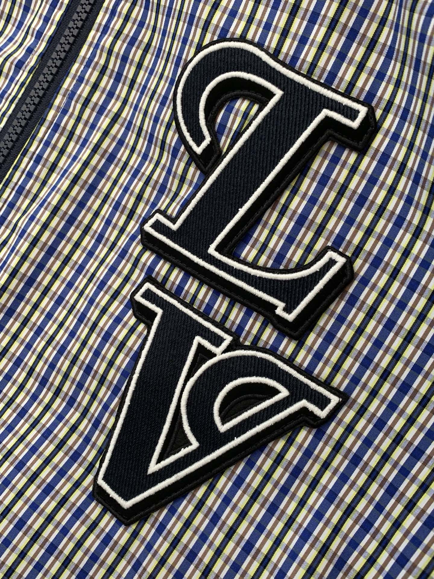 ，LouisVuitton 路易威登，春季最新款，专柜同步有售，原单狠货，时尚休闲连帽夹克外套，上身很有