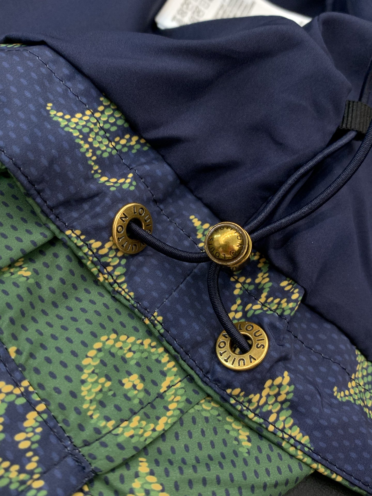 ，LouisVuitton 路易威登，春季最新款，专柜同步有售，原单狠货，时尚休闲翻领连帽外套，上身很有