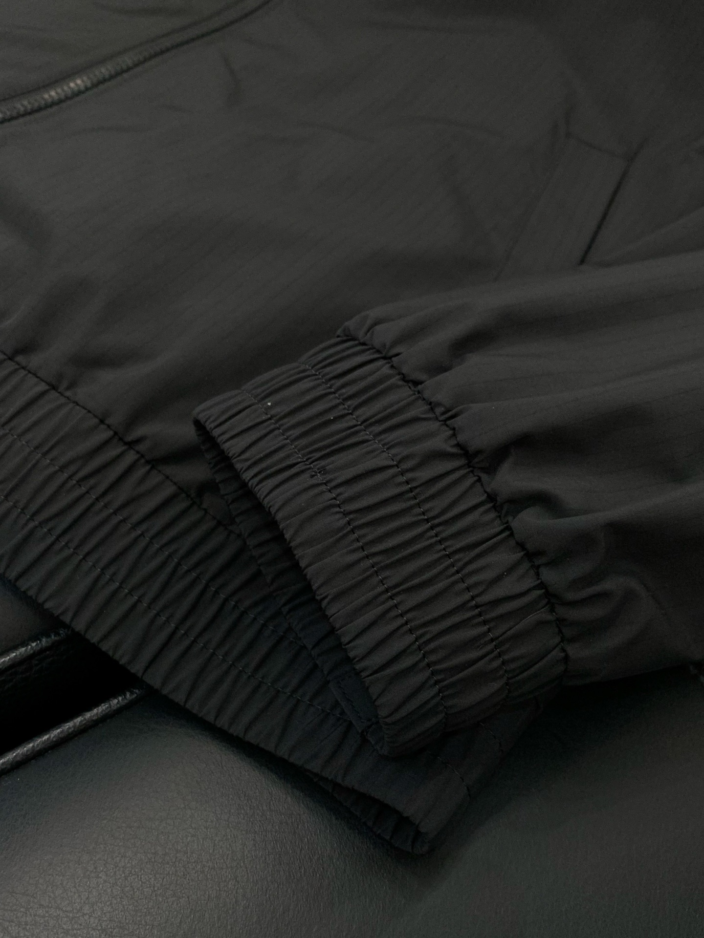 ，Balenciaga 巴黎世家，2026春季最新款，专柜同步有售，原单狠货，爆款时尚休闲夹克外套，进口