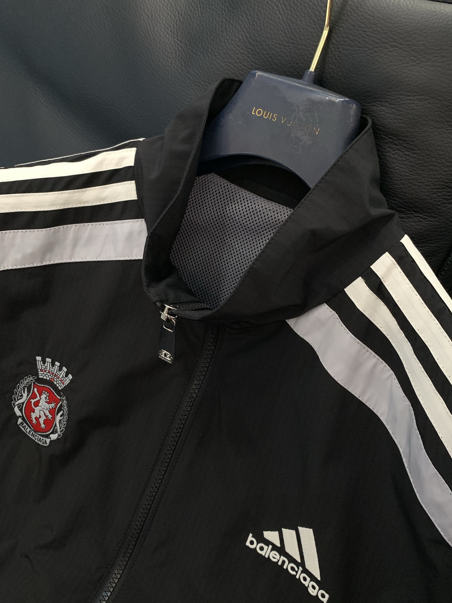 ，Balenciaga 巴黎世家，2026春季最新款，专柜同步有售，原单狠货，爆款时尚休闲夹克外套，进口