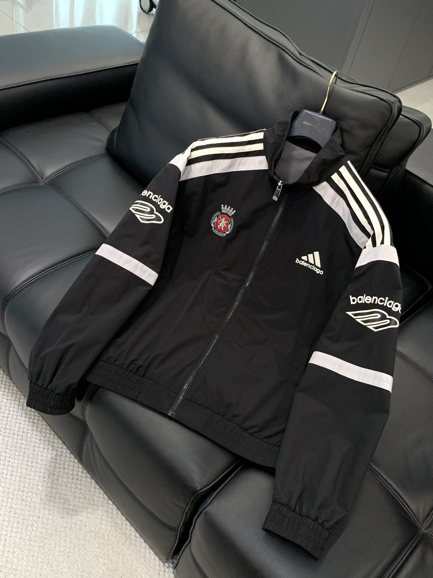 ，Balenciaga 巴黎世家，2026春季最新款，专柜同步有售，原单狠货，爆款时尚休闲夹克外套，进口