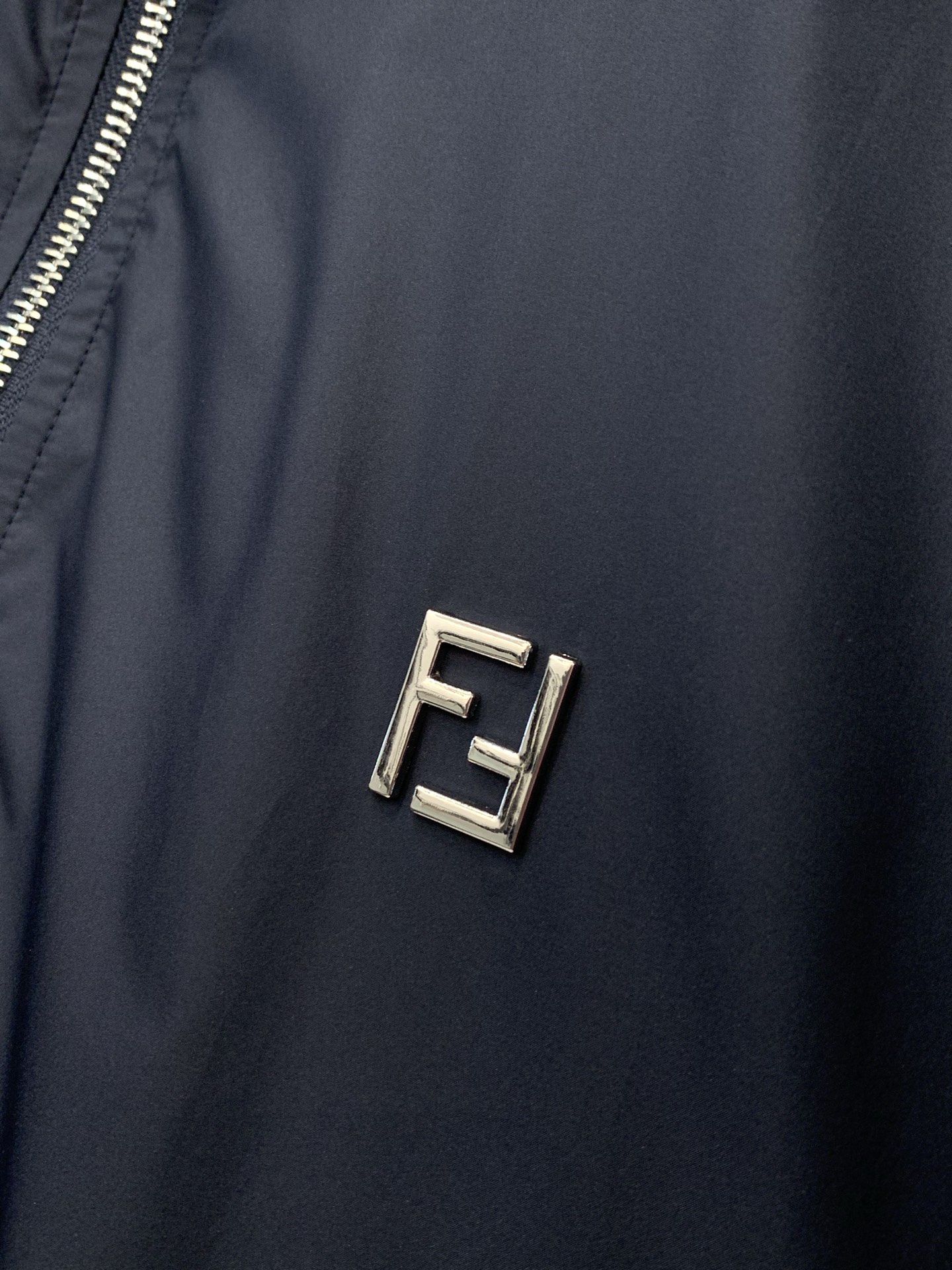 ，FENDI 芬迪，2026春季最新品，专柜同步有售，原单狠货，时尚休闲两面穿连帽夹克外套，进口原版面料