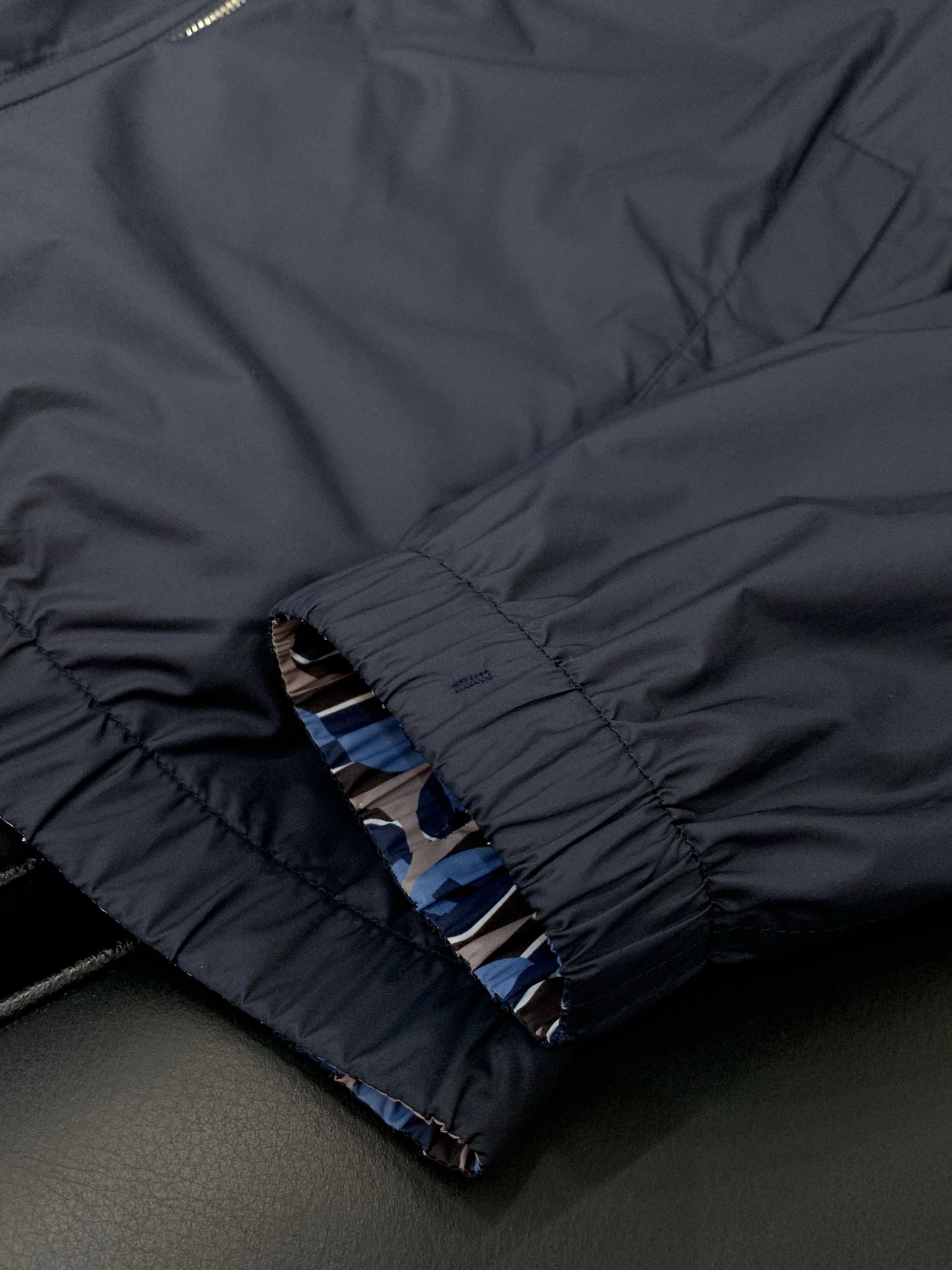 ，FENDI 芬迪，2026春季最新品，专柜同步有售，原单狠货，时尚休闲两面穿连帽夹克外套，进口原版面料