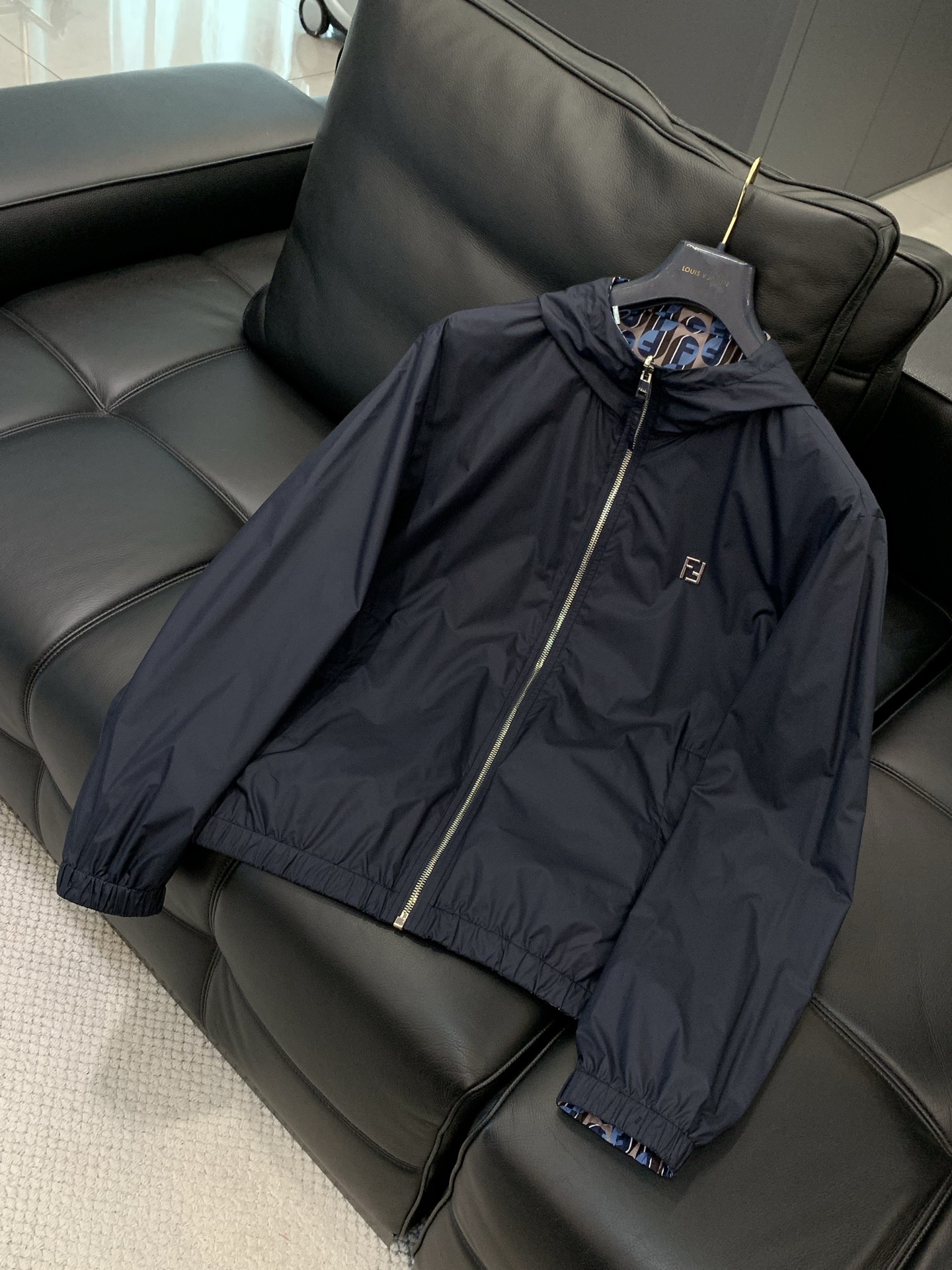 ，FENDI 芬迪，2026春季最新品，专柜同步有售，原单狠货，时尚休闲两面穿连帽夹克外套，进口原版面料