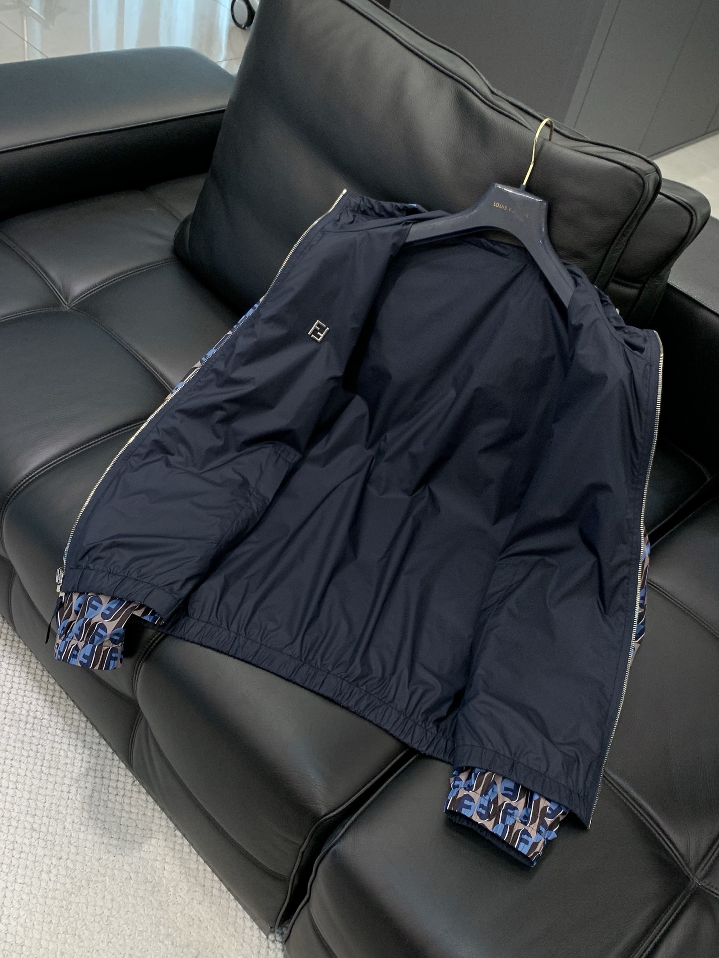 ，FENDI 芬迪，2026春季最新品，专柜同步有售，原单狠货，时尚休闲两面穿连帽夹克外套，进口原版面料