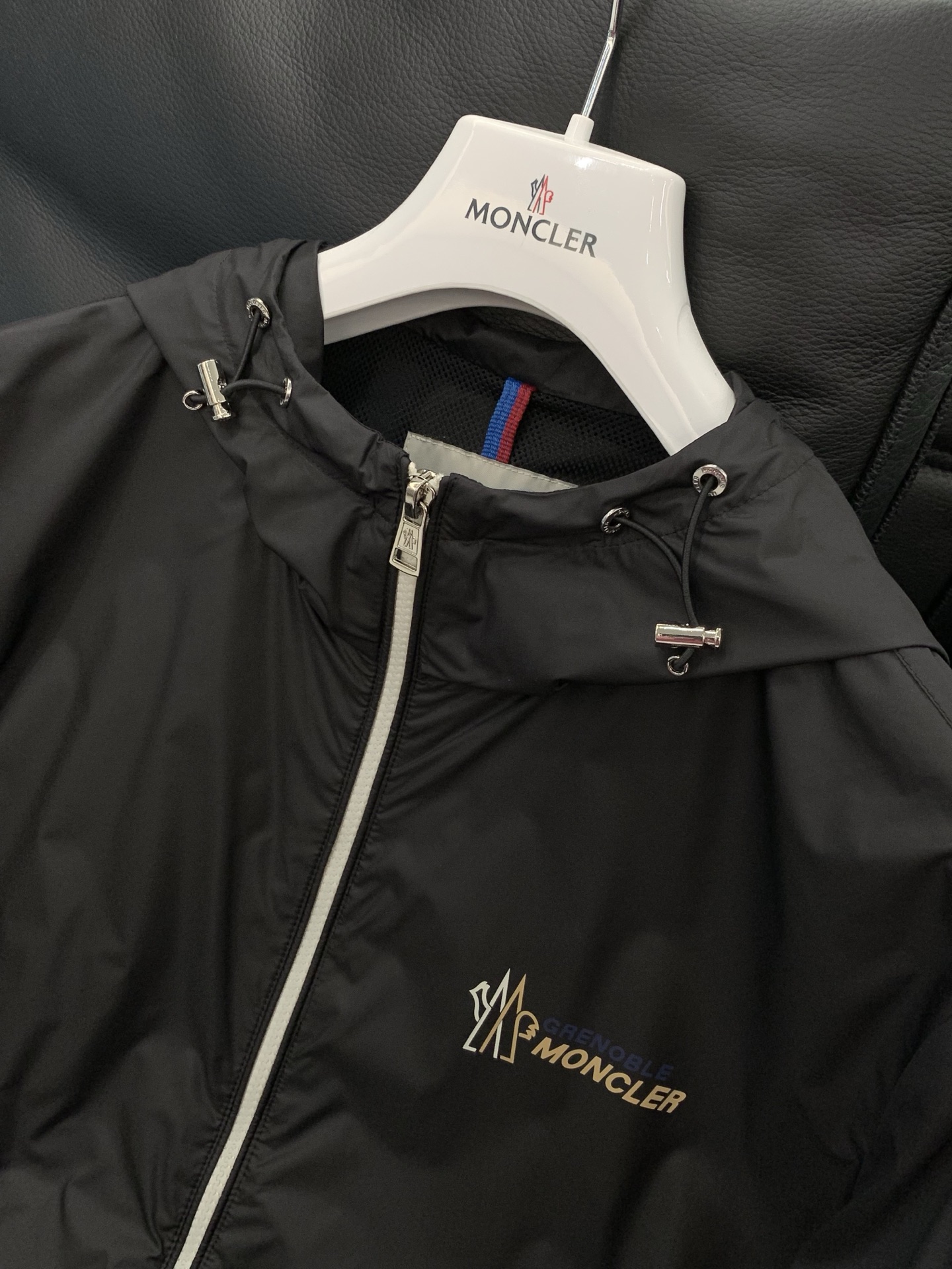 ，Moncler 蒙口，2026春季最新品，专柜同步有售，原单狠货，时尚休闲连帽夹克外套，上身舒适！吸睛