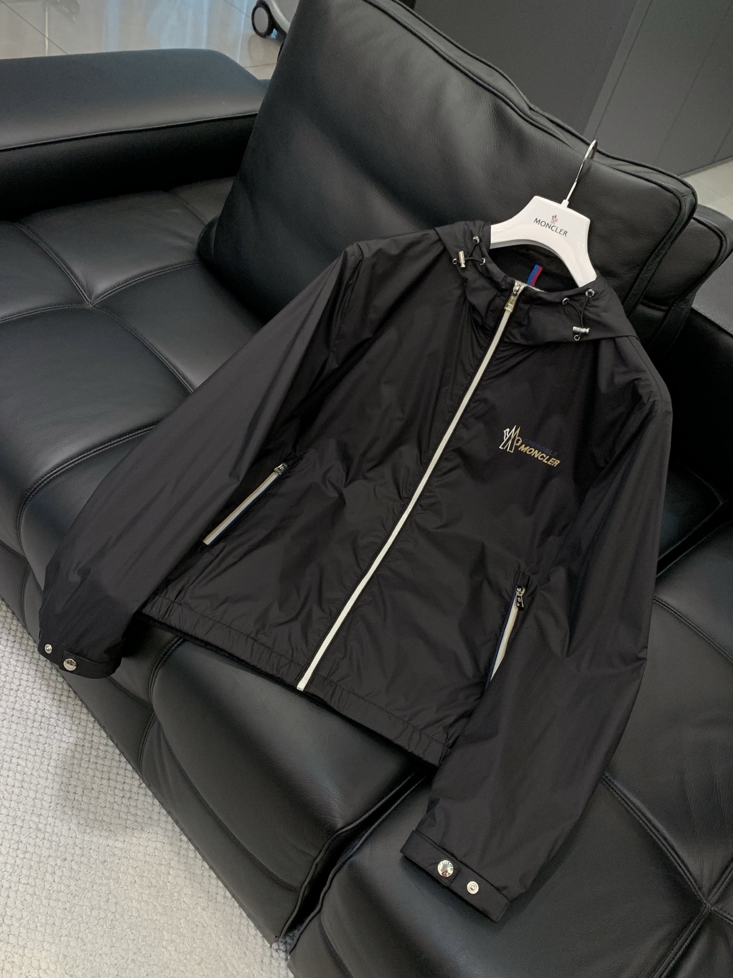 ，Moncler 蒙口，2026春季最新品，专柜同步有售，原单狠货，时尚休闲连帽夹克外套，上身舒适！吸睛