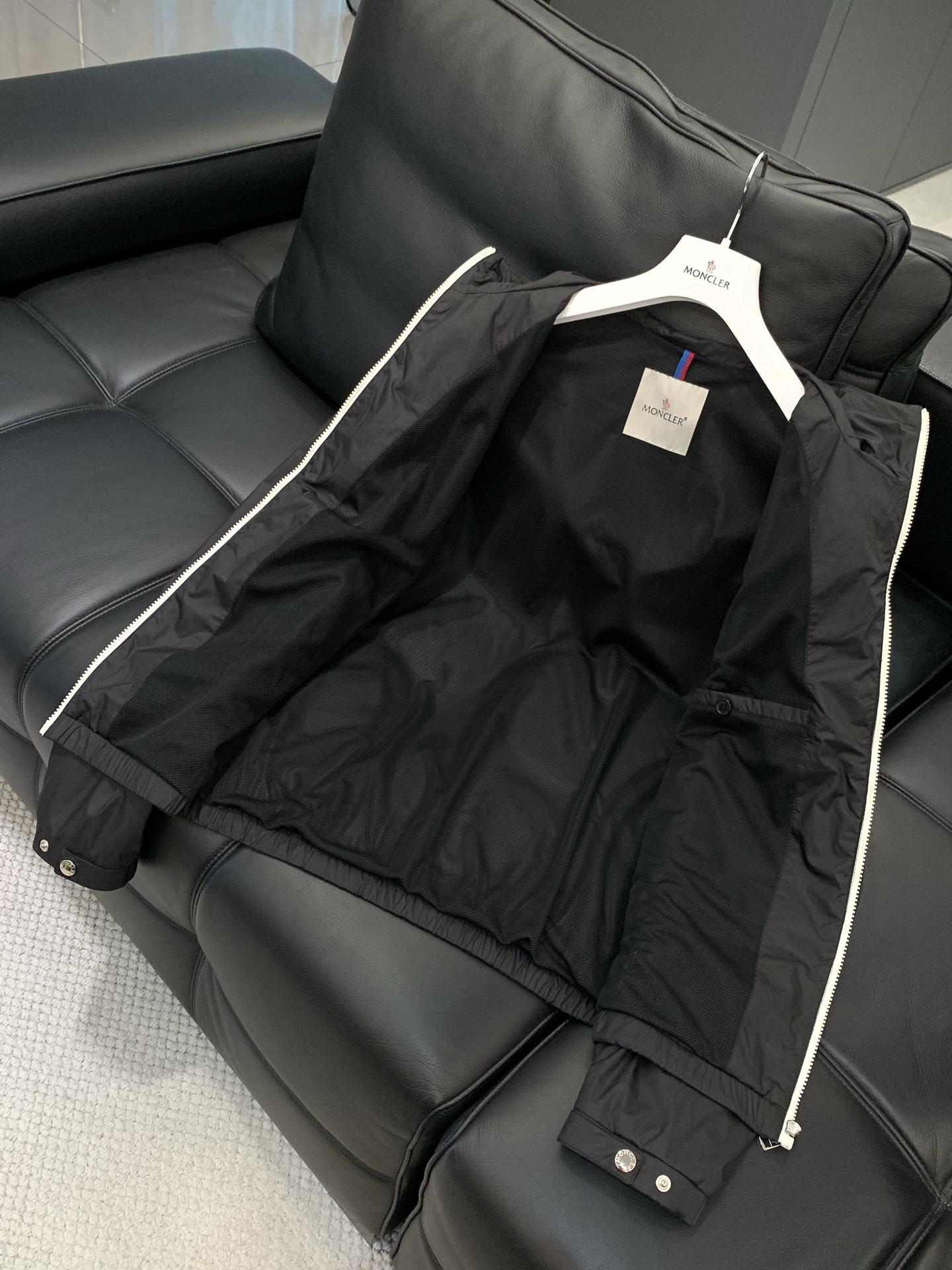 ，Moncler 蒙口，2026春季最新品，专柜同步有售，原单狠货，时尚休闲连帽夹克外套，上身舒适！吸睛