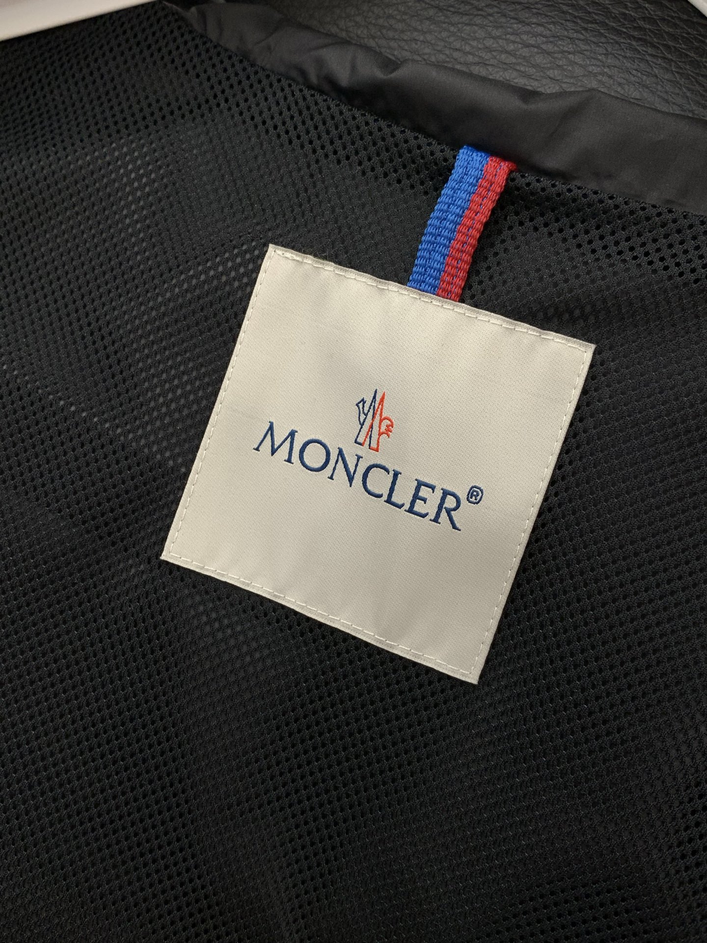 ，Moncler 蒙口，2026春季最新品，专柜同步有售，原单狠货，时尚休闲连帽夹克外套，上身舒适！吸睛