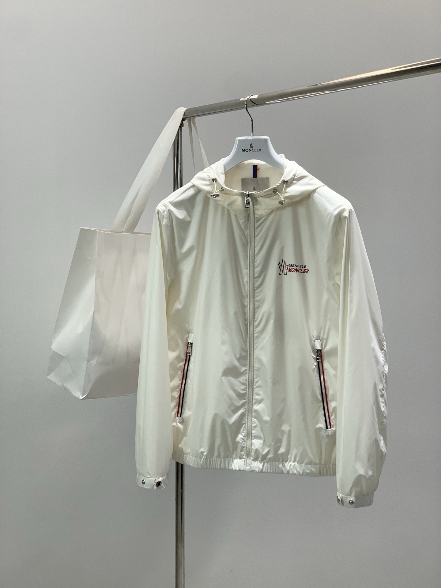 ，Moncler 蒙口，2026春季最新品，专柜同步有售，原单狠货，时尚休闲连帽夹克外套，上身舒适！吸睛